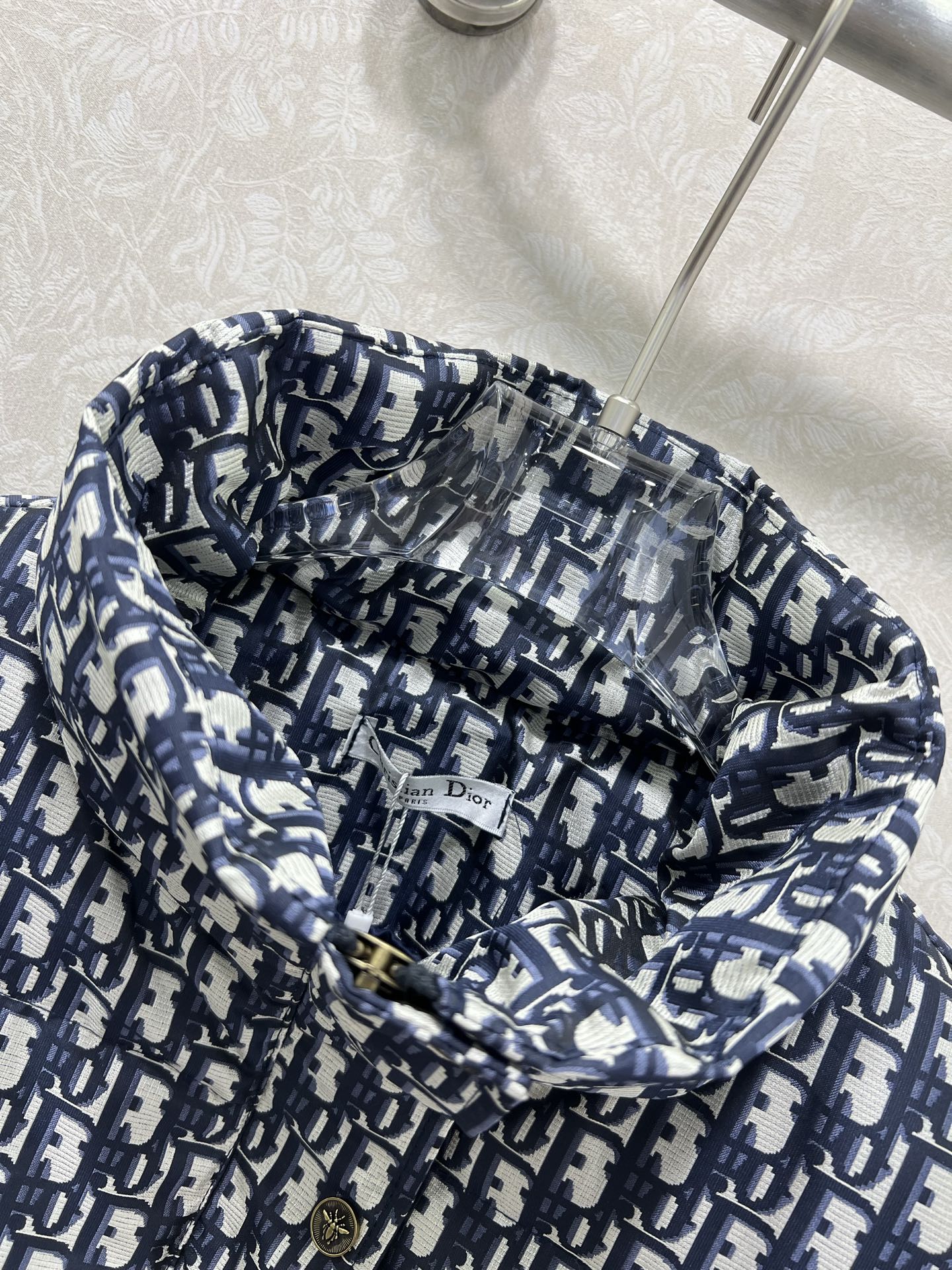 🔥🔥DIO*25新款立领羽绒马甲 90白鸭绒 帽子可拆卸 满幅字母印花以及经典丛林动物印花羽绒马甲 打造