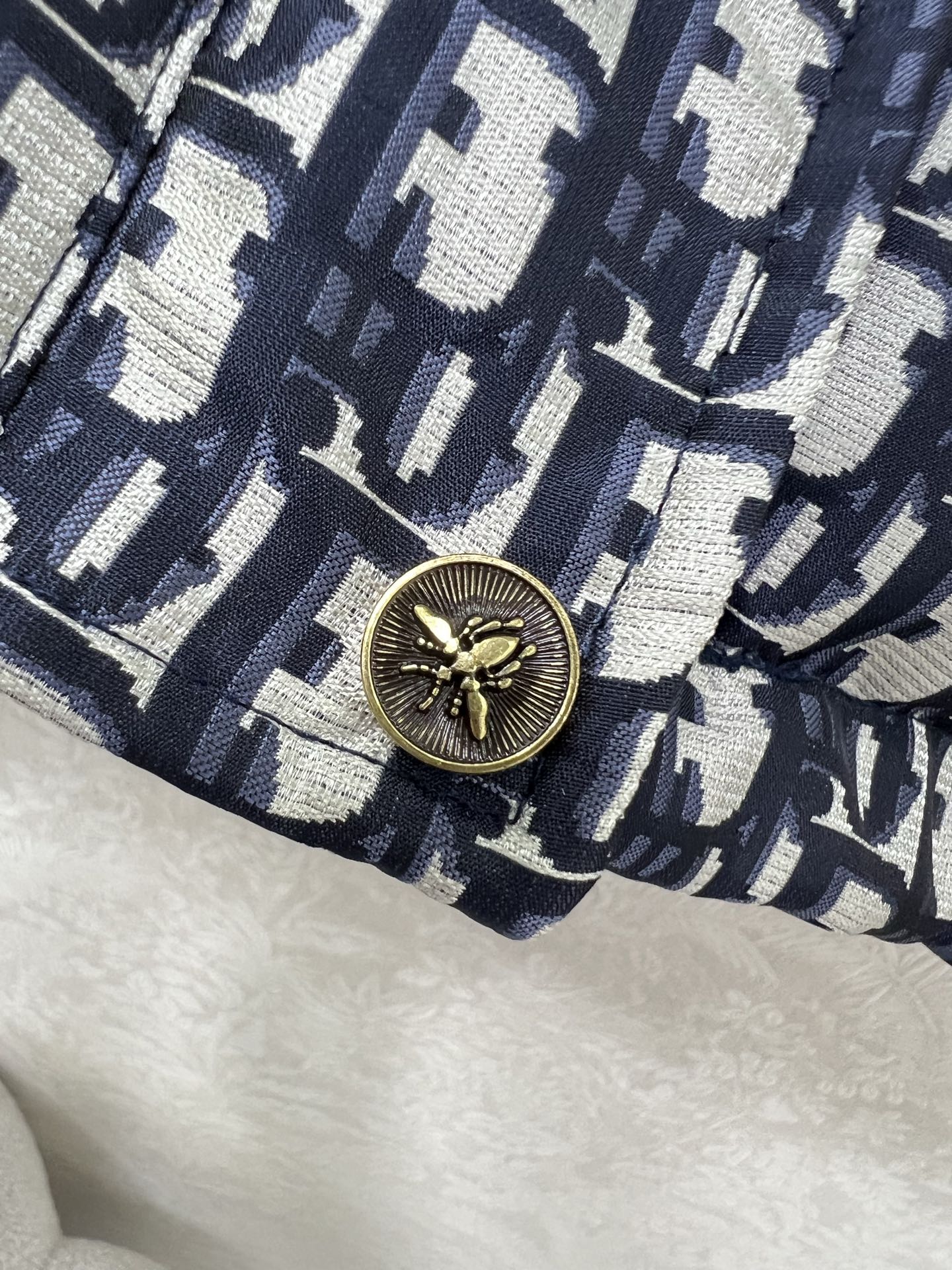 🔥🔥DIO*25新款立领羽绒马甲 90白鸭绒 帽子可拆卸 满幅字母印花以及经典丛林动物印花羽绒马甲 打造