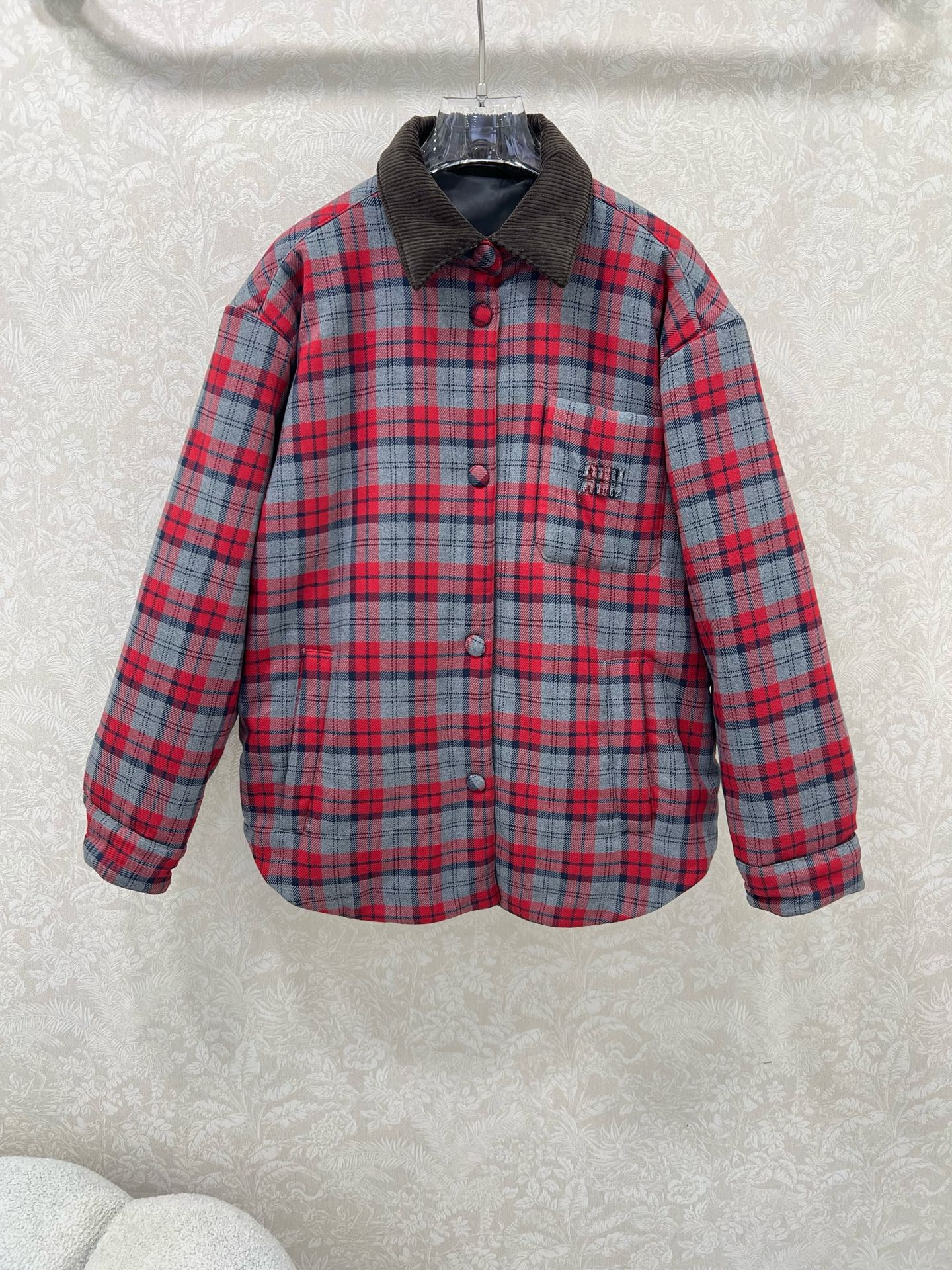 🔥🔥Miumi*灯芯绒格纹棉服外套 英伦风红格纹全棉磨毛材质，其工艺还原，升级材质，提升秋冬御寒功能，羽