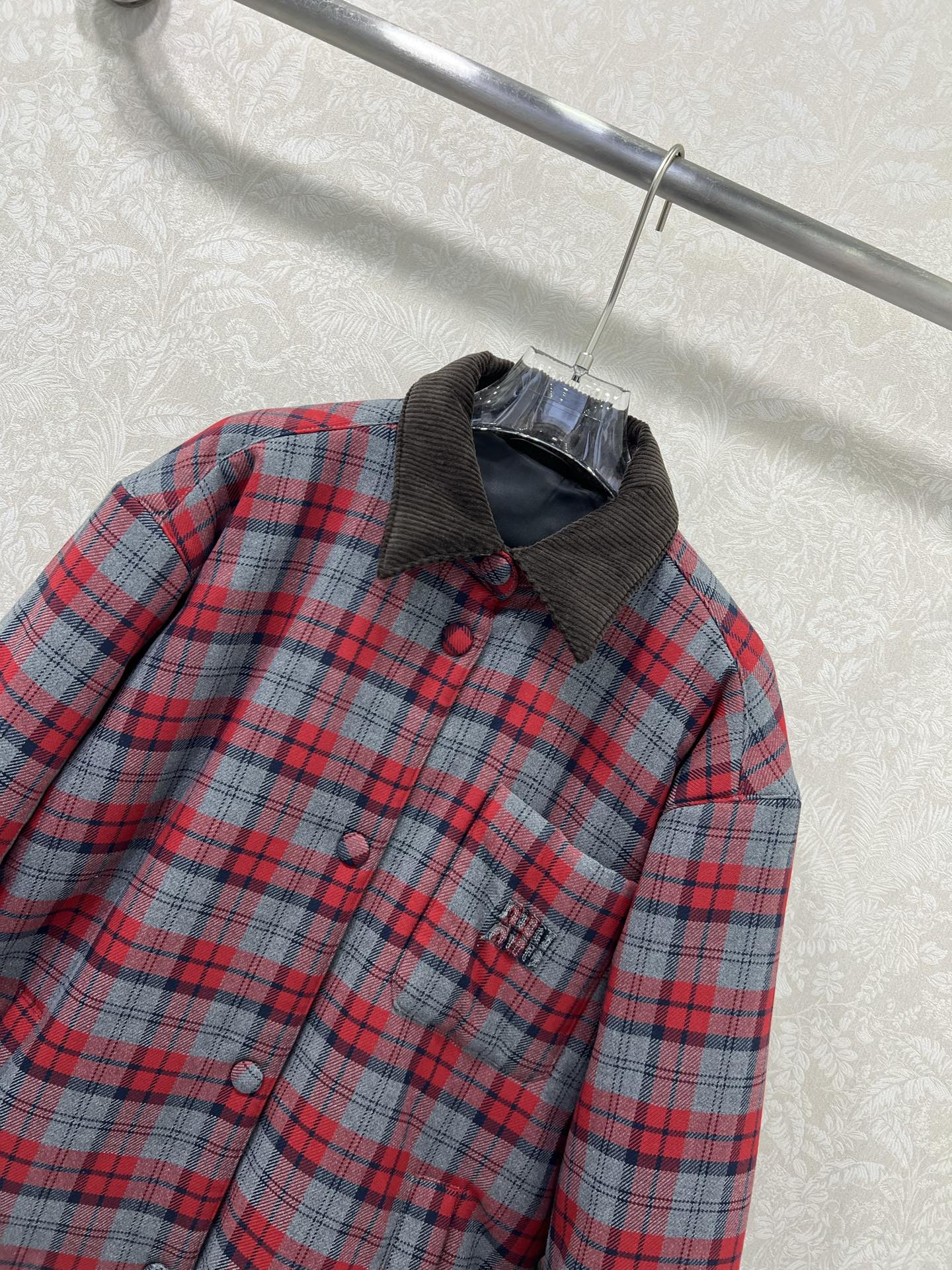 🔥🔥Miumi*灯芯绒格纹棉服外套 英伦风红格纹全棉磨毛材质，其工艺还原，升级材质，提升秋冬御寒功能，羽