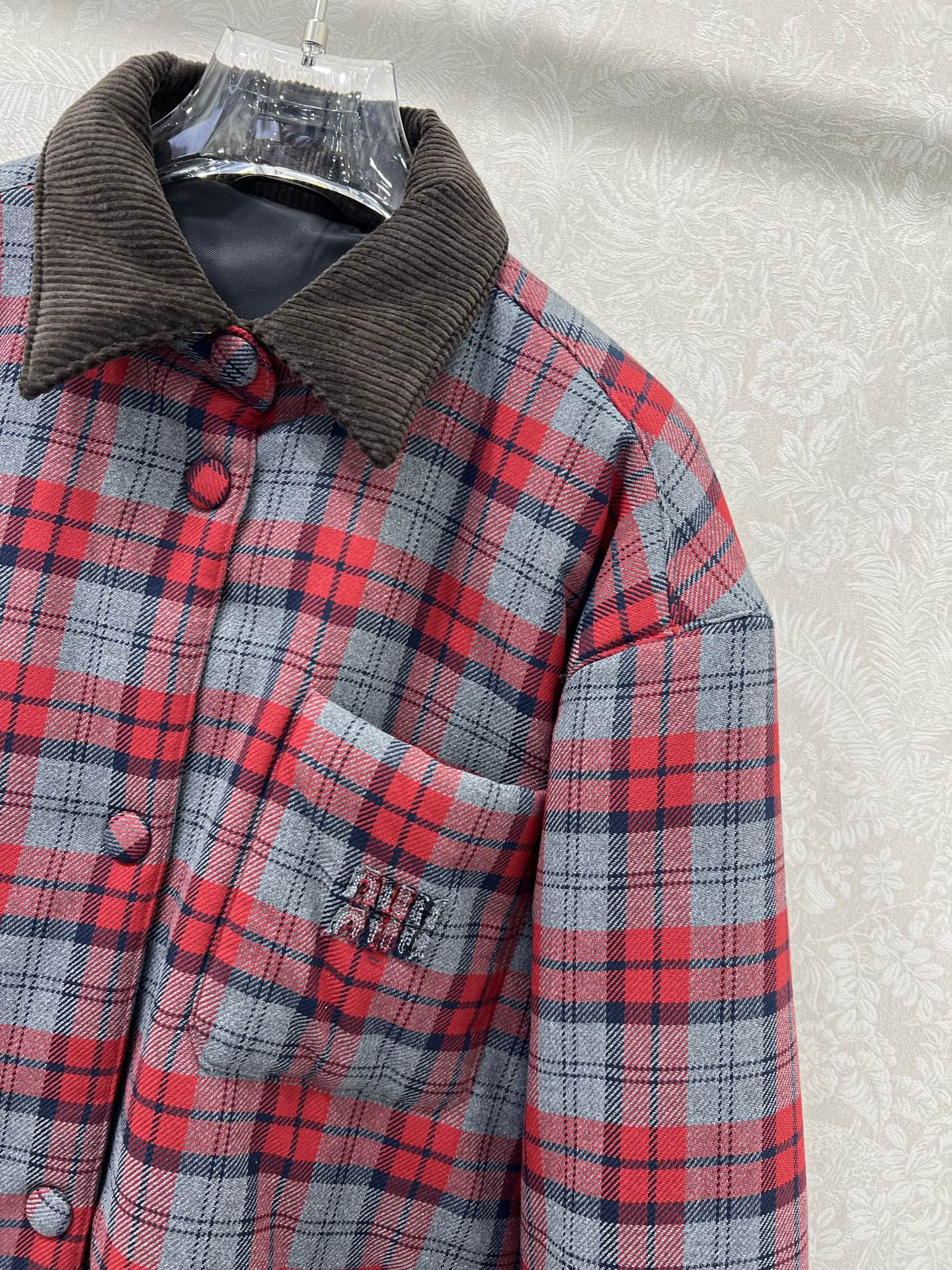 🔥🔥Miumi*灯芯绒格纹棉服外套 英伦风红格纹全棉磨毛材质，其工艺还原，升级材质，提升秋冬御寒功能，羽