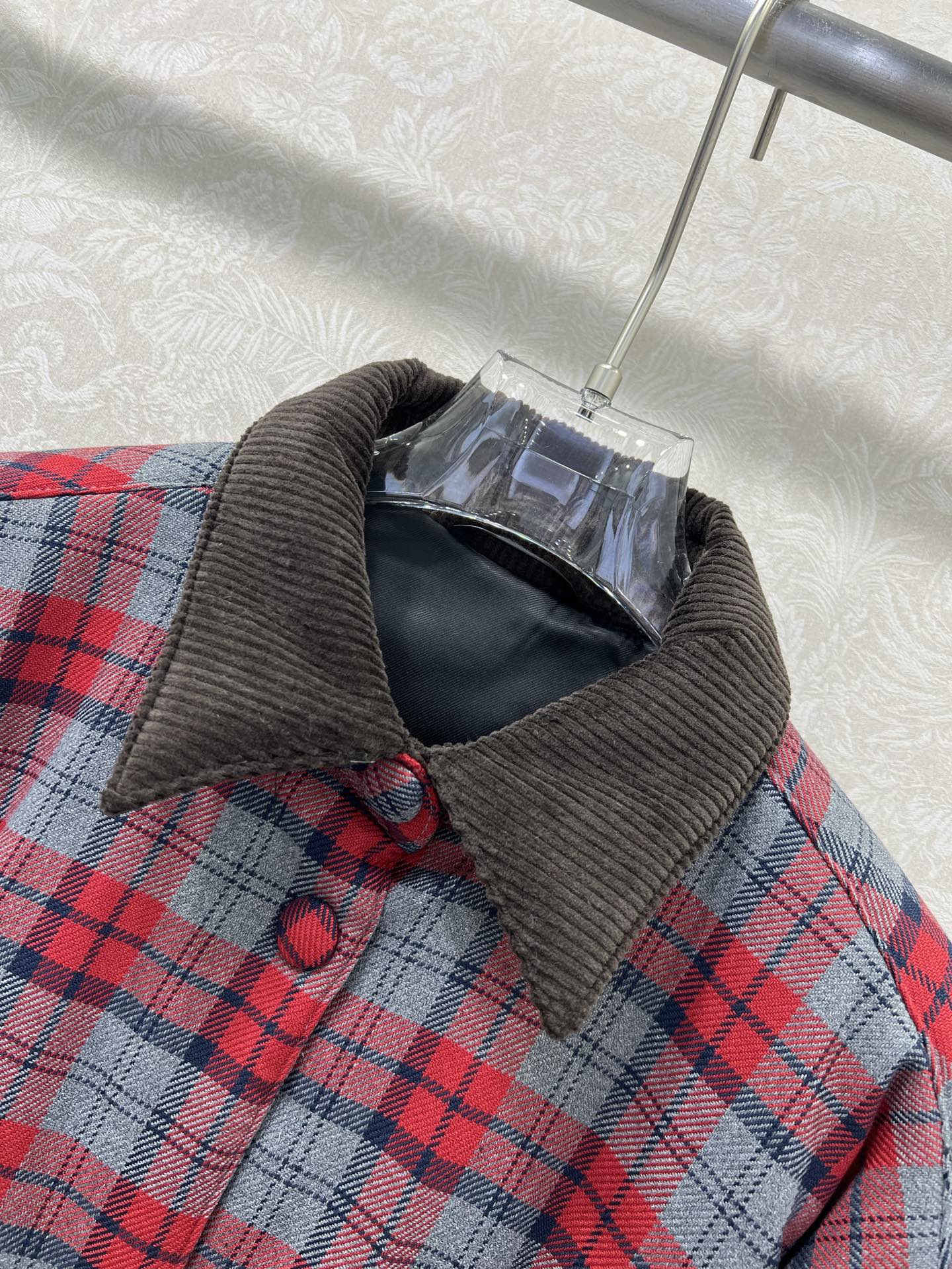 🔥🔥Miumi*灯芯绒格纹棉服外套 英伦风红格纹全棉磨毛材质，其工艺还原，升级材质，提升秋冬御寒功能，羽