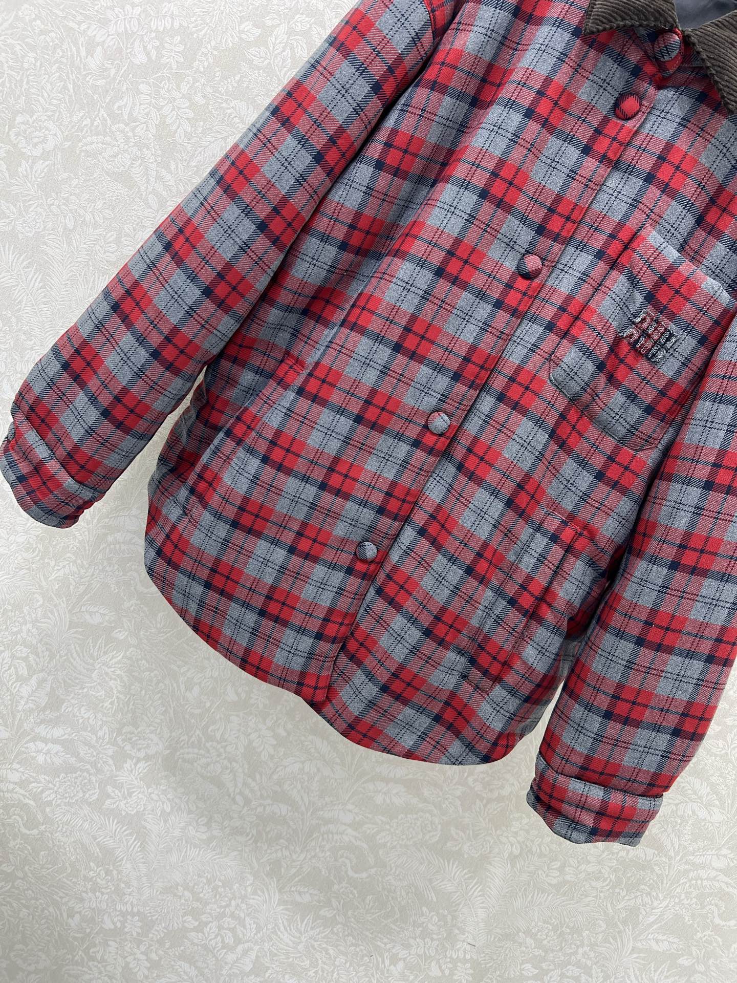 🔥🔥Miumi*灯芯绒格纹棉服外套 英伦风红格纹全棉磨毛材质，其工艺还原，升级材质，提升秋冬御寒功能，羽