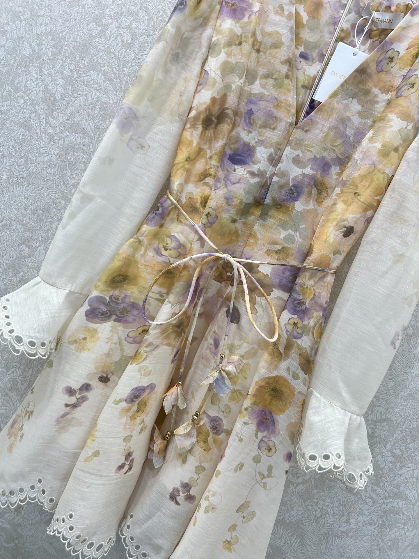 🔥🔥Zimmerman*兹/默曼 25新款V领水溶花边袖裙连衣裙 喇叭袖设计 本布细绳腰带高腰超大摆整体