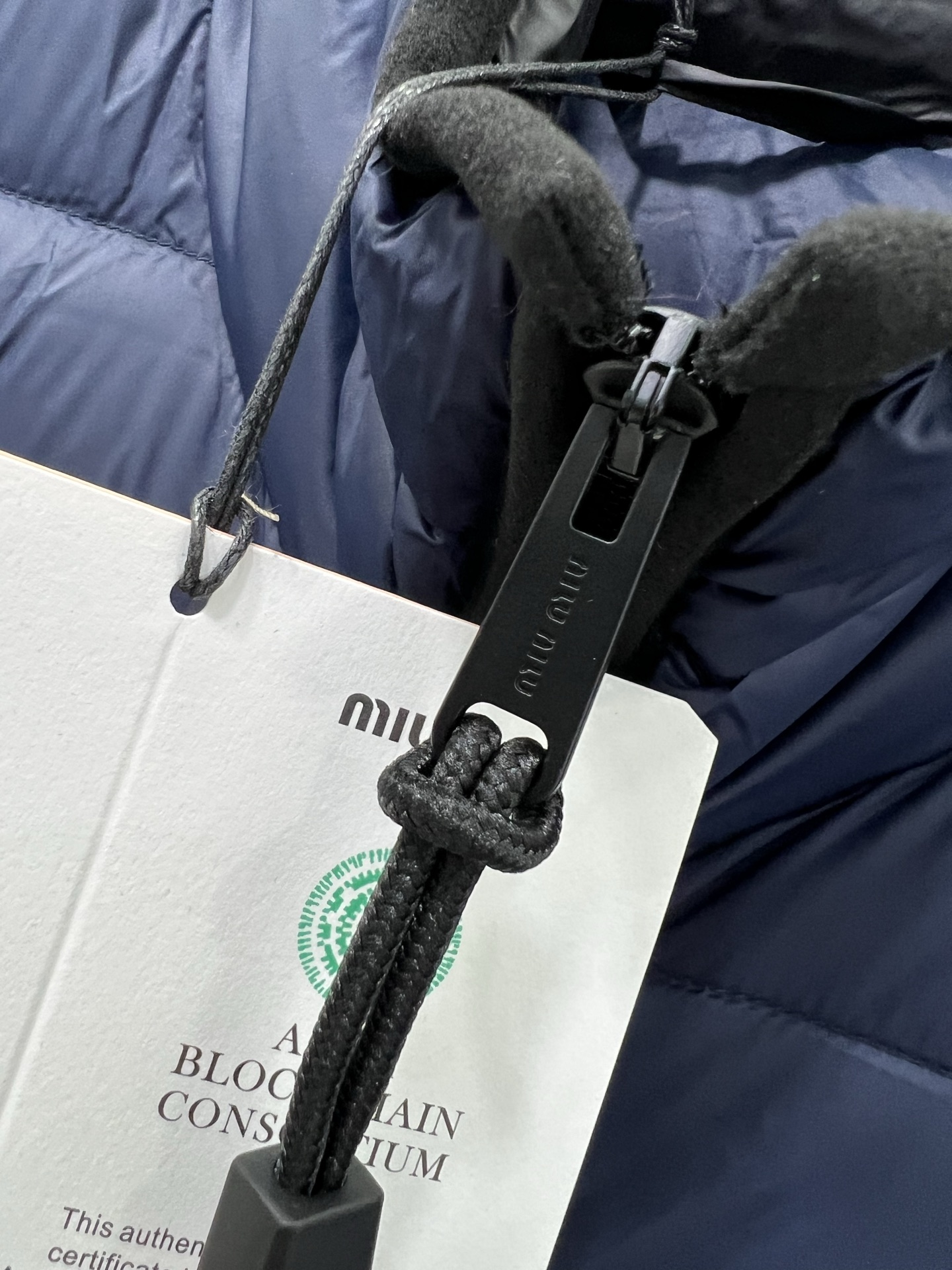 🔥🔥 Miumi*25新款羽绒马甲 定制YB防风防水尼龙材质，90白鹅绒填充内里，整件轻盈保暖，宽松版型