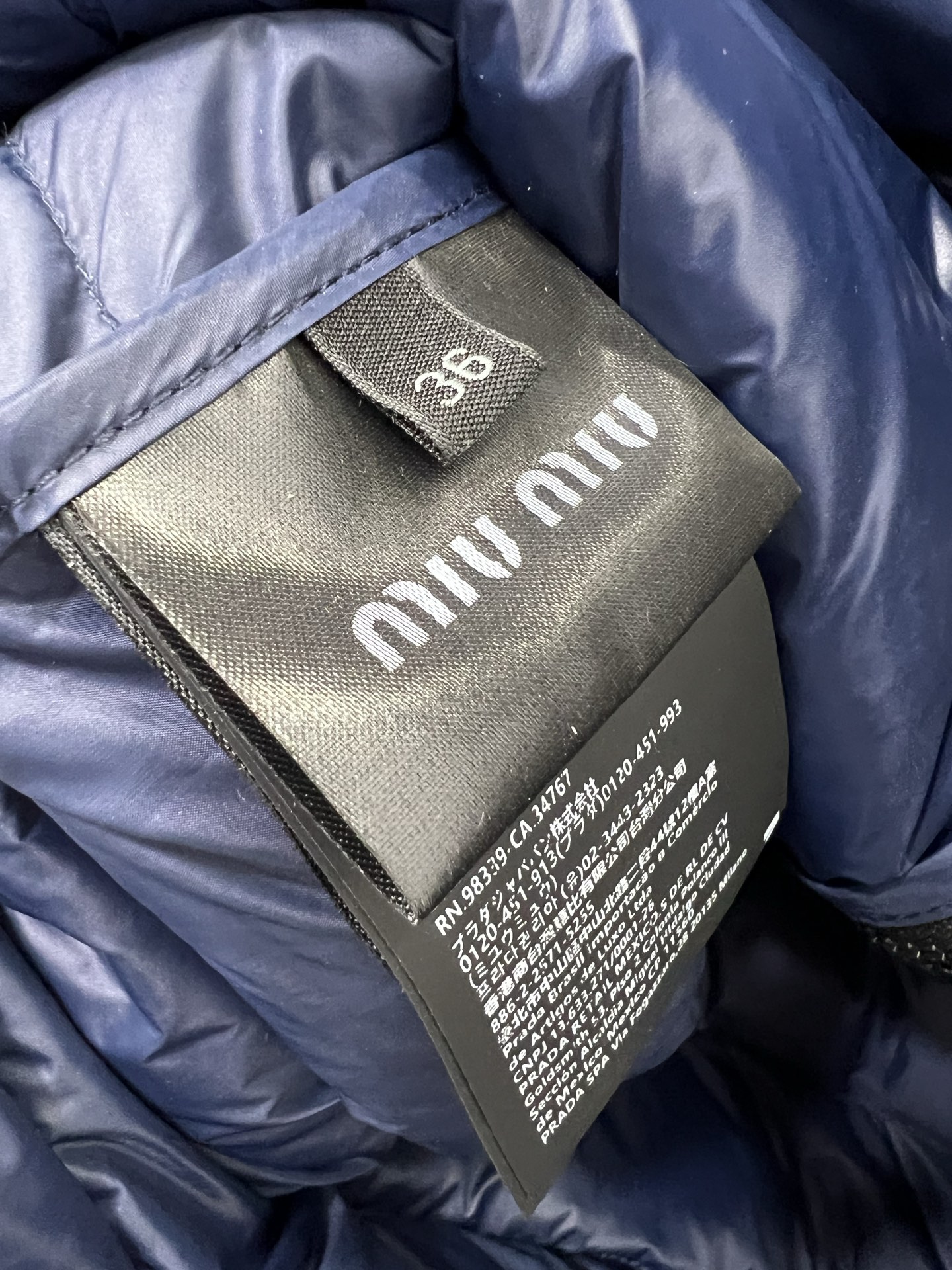 🔥🔥 Miumi*25新款羽绒马甲 定制YB防风防水尼龙材质，90白鹅绒填充内里，整件轻盈保暖，宽松版型