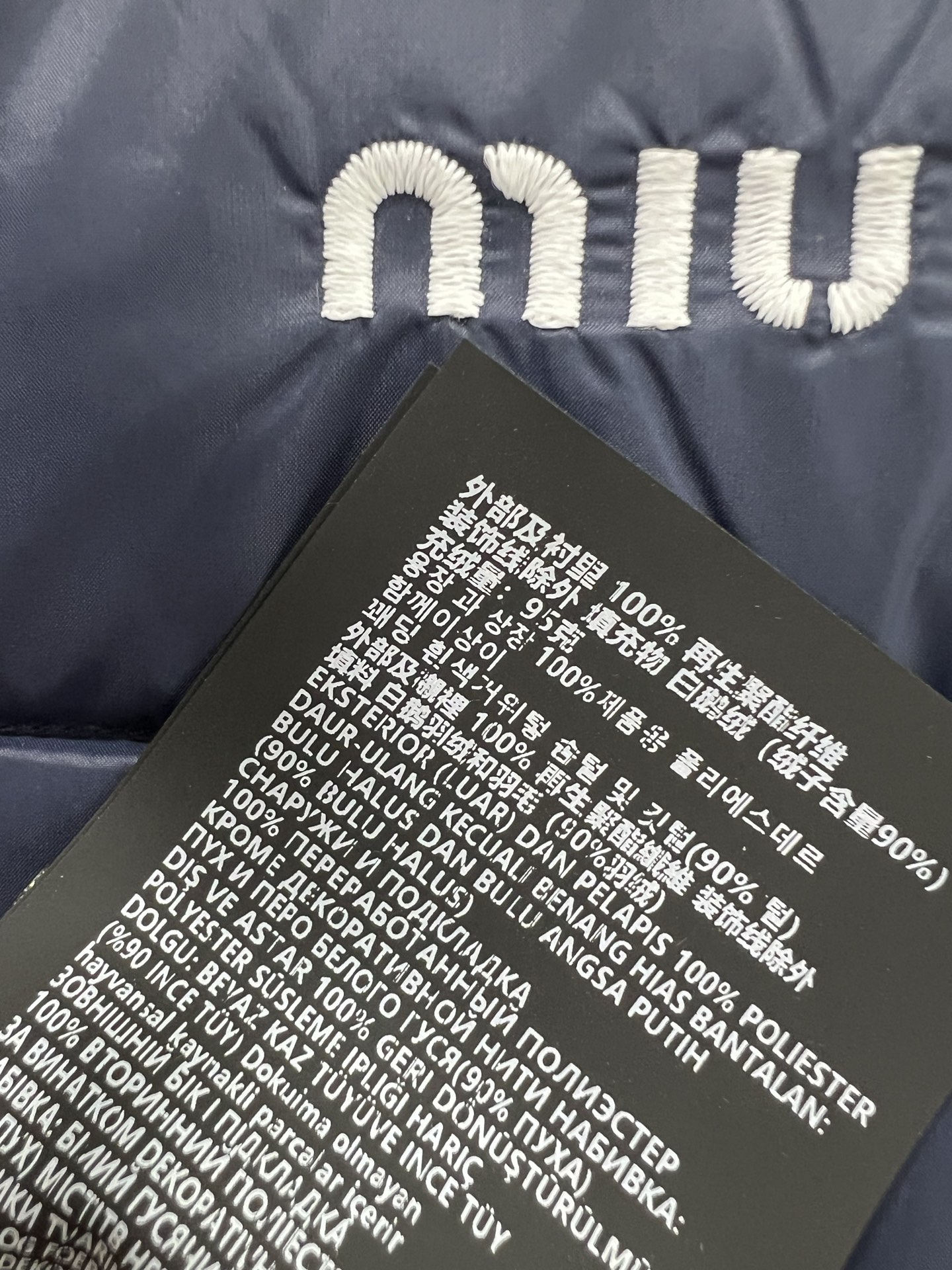 🔥🔥 Miumi*25新款羽绒马甲 定制YB防风防水尼龙材质，90白鹅绒填充内里，整件轻盈保暖，宽松版型