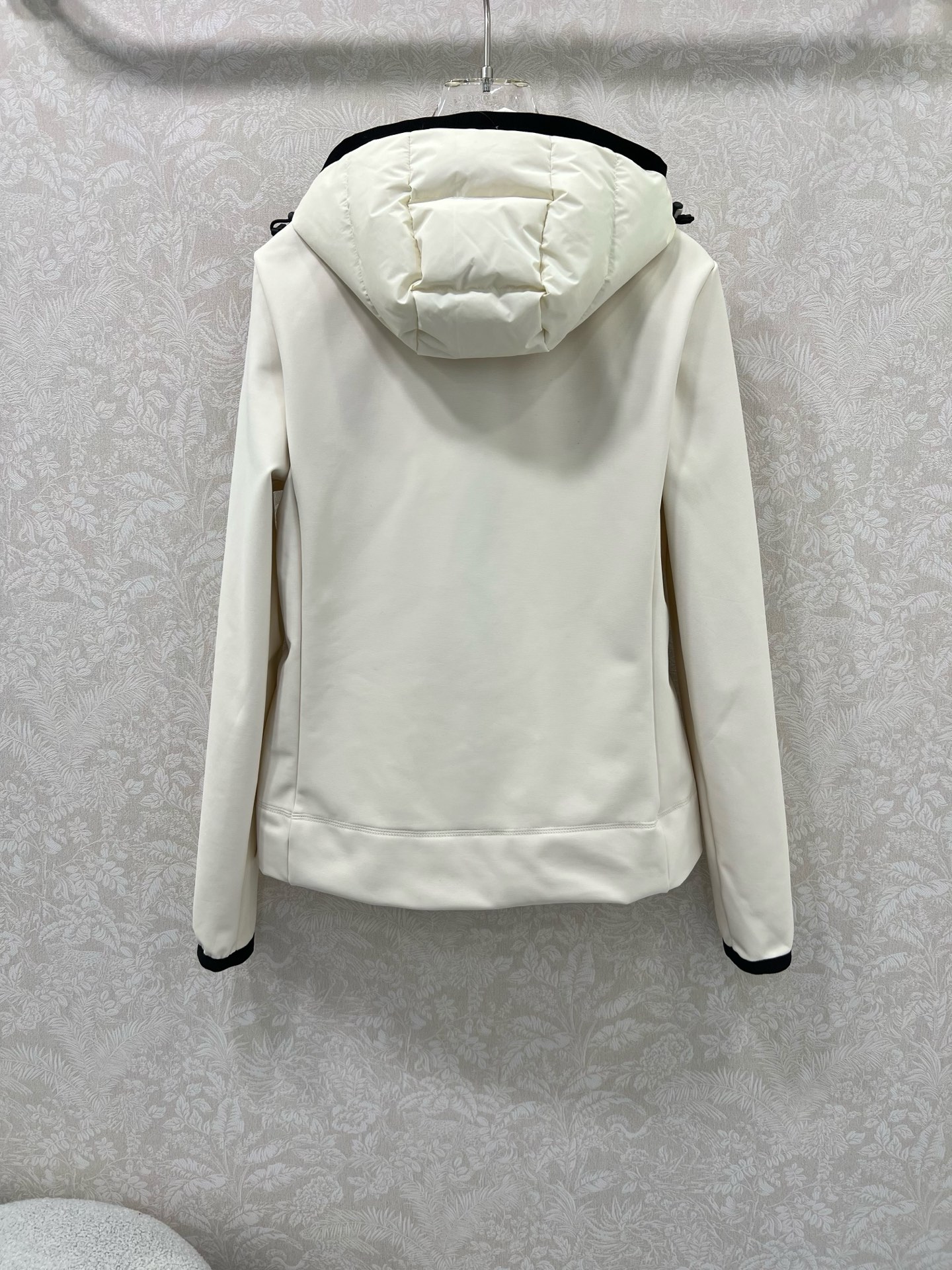 🔥🔥Moncle*25新款连帽拼接尼龙拉链羽绒服 全新滑雪系列出货啦！升级材质 后背薄绒尼龙面料具备防风