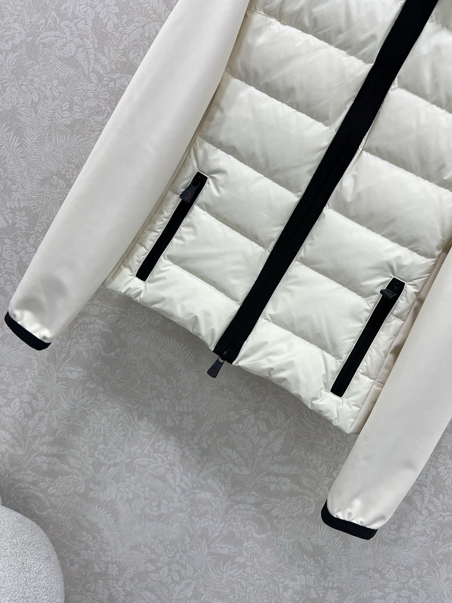 🔥🔥Moncle*25新款连帽拼接尼龙拉链羽绒服 全新滑雪系列出货啦！升级材质 后背薄绒尼龙面料具备防风