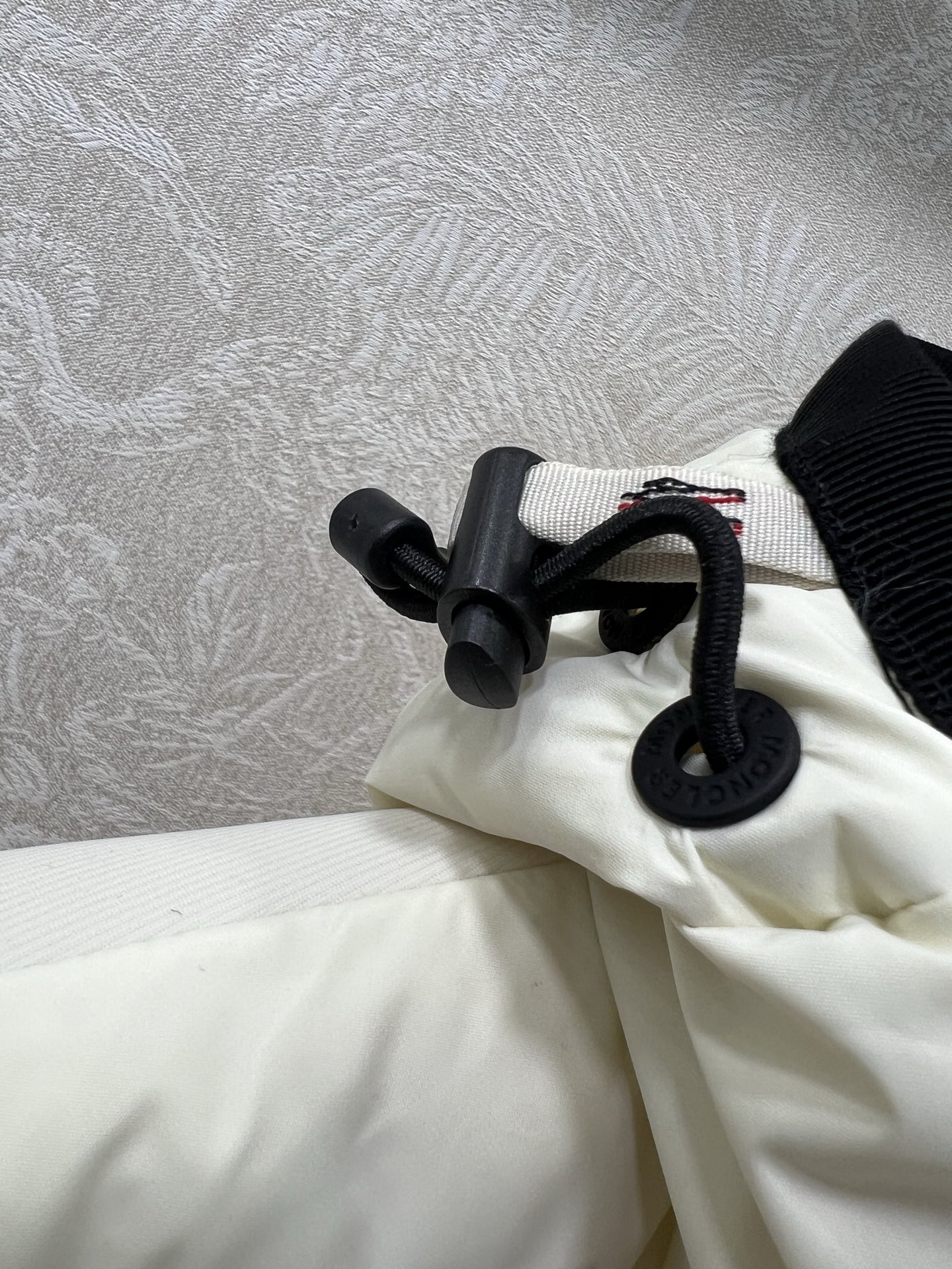 🔥🔥Moncle*25新款连帽拼接尼龙拉链羽绒服 全新滑雪系列出货啦！升级材质 后背薄绒尼龙面料具备防风