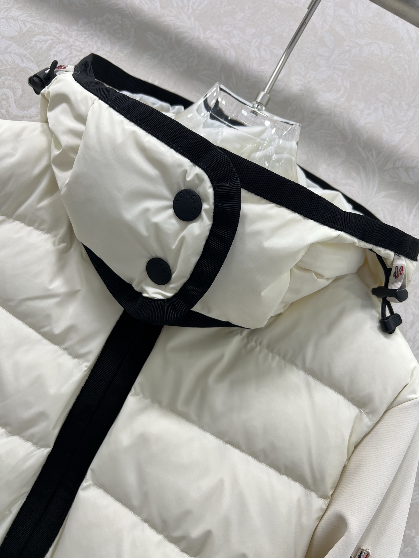 🔥🔥Moncle*25新款连帽拼接尼龙拉链羽绒服 全新滑雪系列出货啦！升级材质 后背薄绒尼龙面料具备防风