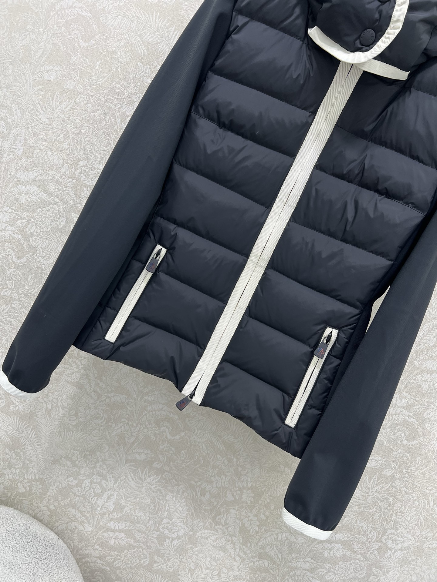 🔥🔥Moncle*25新款连帽拼接尼龙拉链羽绒服 全新滑雪系列出货啦！升级材质 后背薄绒尼龙面料具备防风