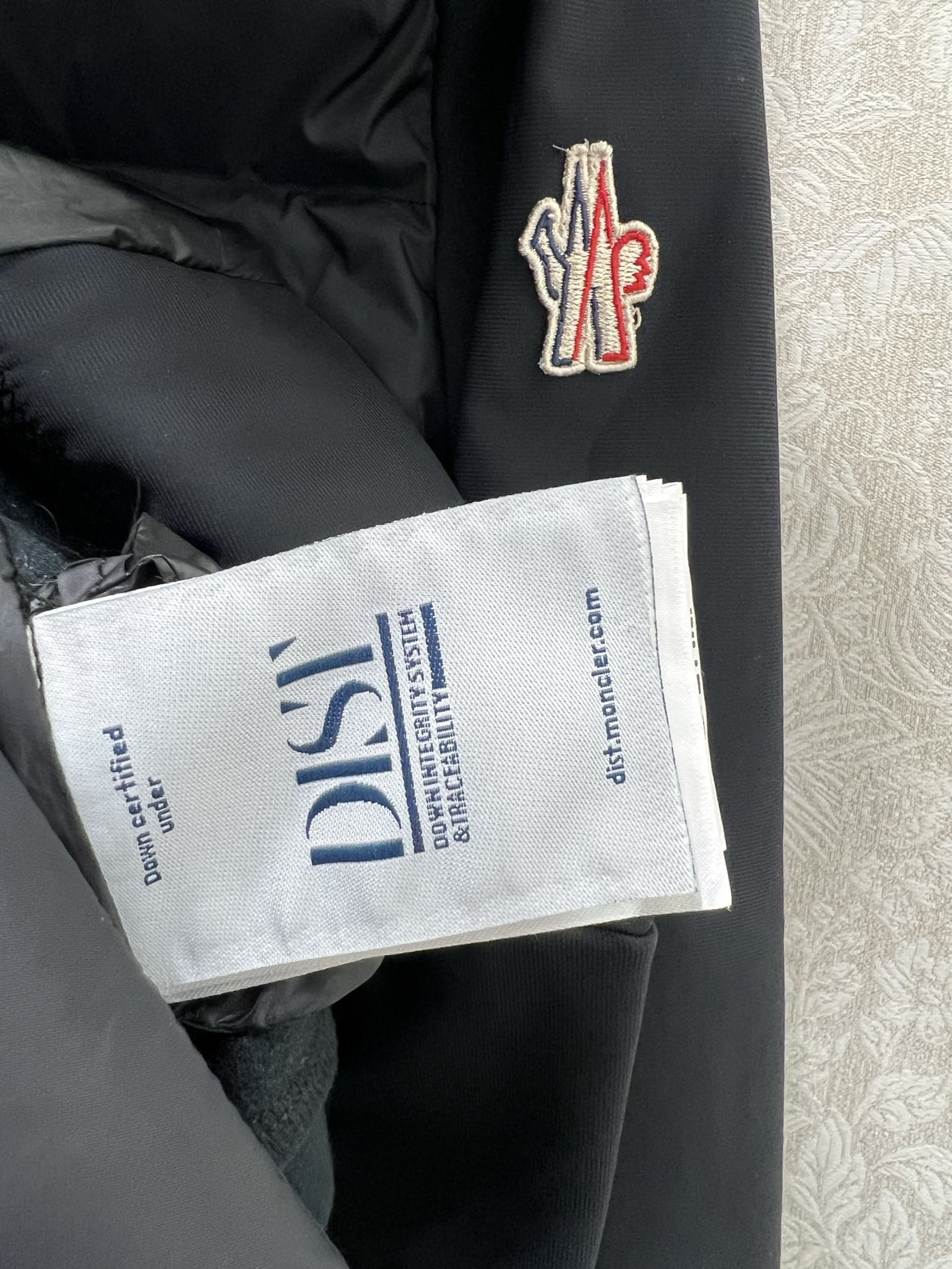 🔥🔥Moncle*25新款连帽拼接尼龙拉链羽绒服 全新滑雪系列出货啦！升级材质 后背薄绒尼龙面料具备防风