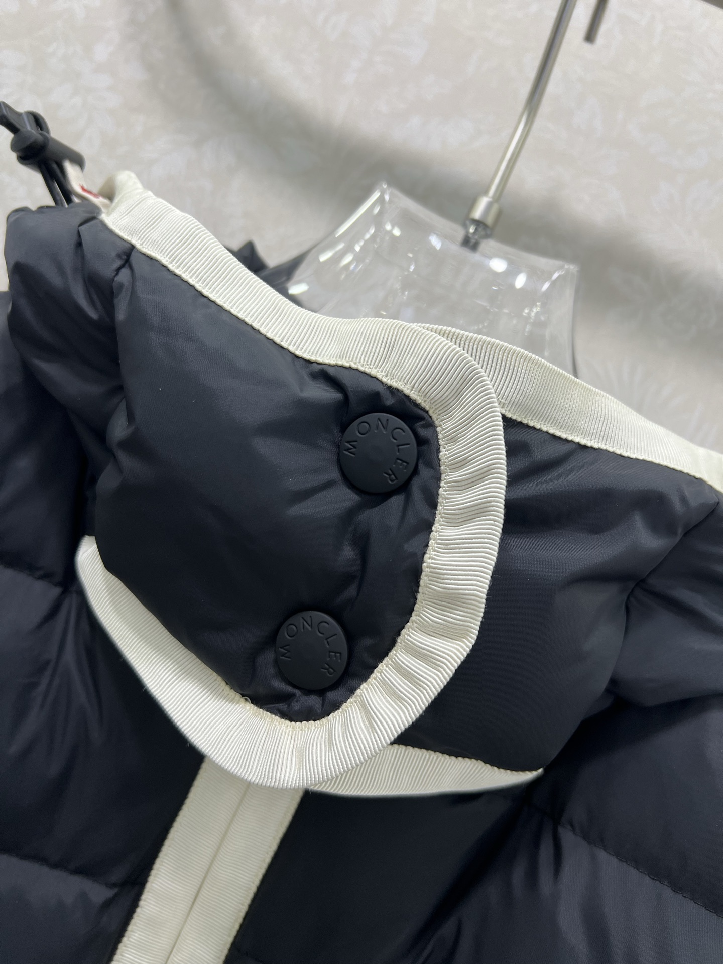 🔥🔥Moncle*25新款连帽拼接尼龙拉链羽绒服 全新滑雪系列出货啦！升级材质 后背薄绒尼龙面料具备防风