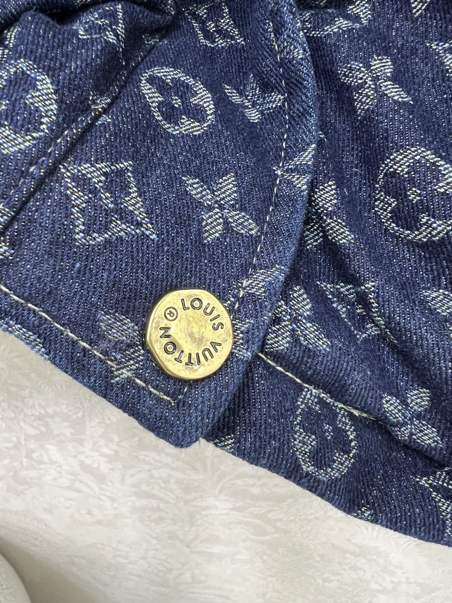 🔥🔥Louis Vuitt*n25新款牛仔羽绒马甲 90白鸭绒 丹宁牛仔系列立领羽绒马甲 整件logo印