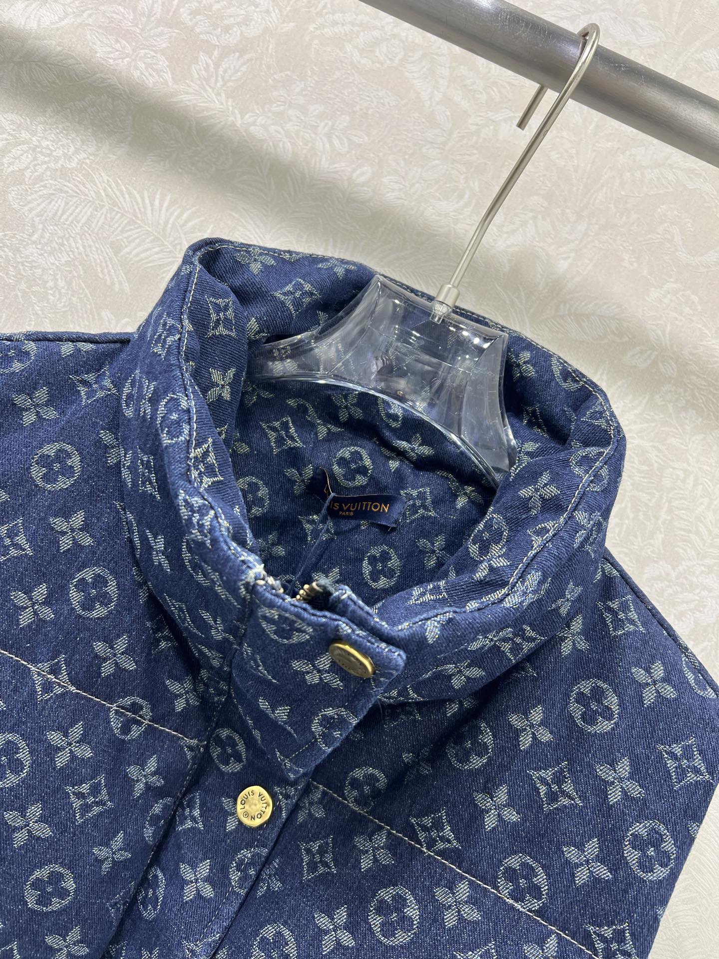 🔥🔥Louis Vuitt*n25新款牛仔羽绒马甲 90白鸭绒 丹宁牛仔系列立领羽绒马甲 整件logo印