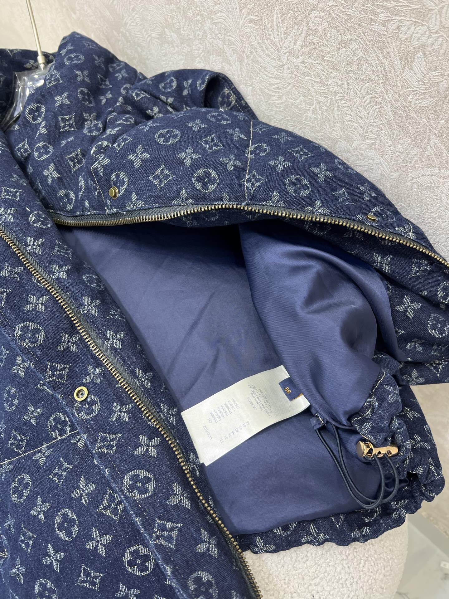 🔥🔥Louis Vuitt*n25新款牛仔羽绒马甲 90白鸭绒 丹宁牛仔系列立领羽绒马甲 整件logo印