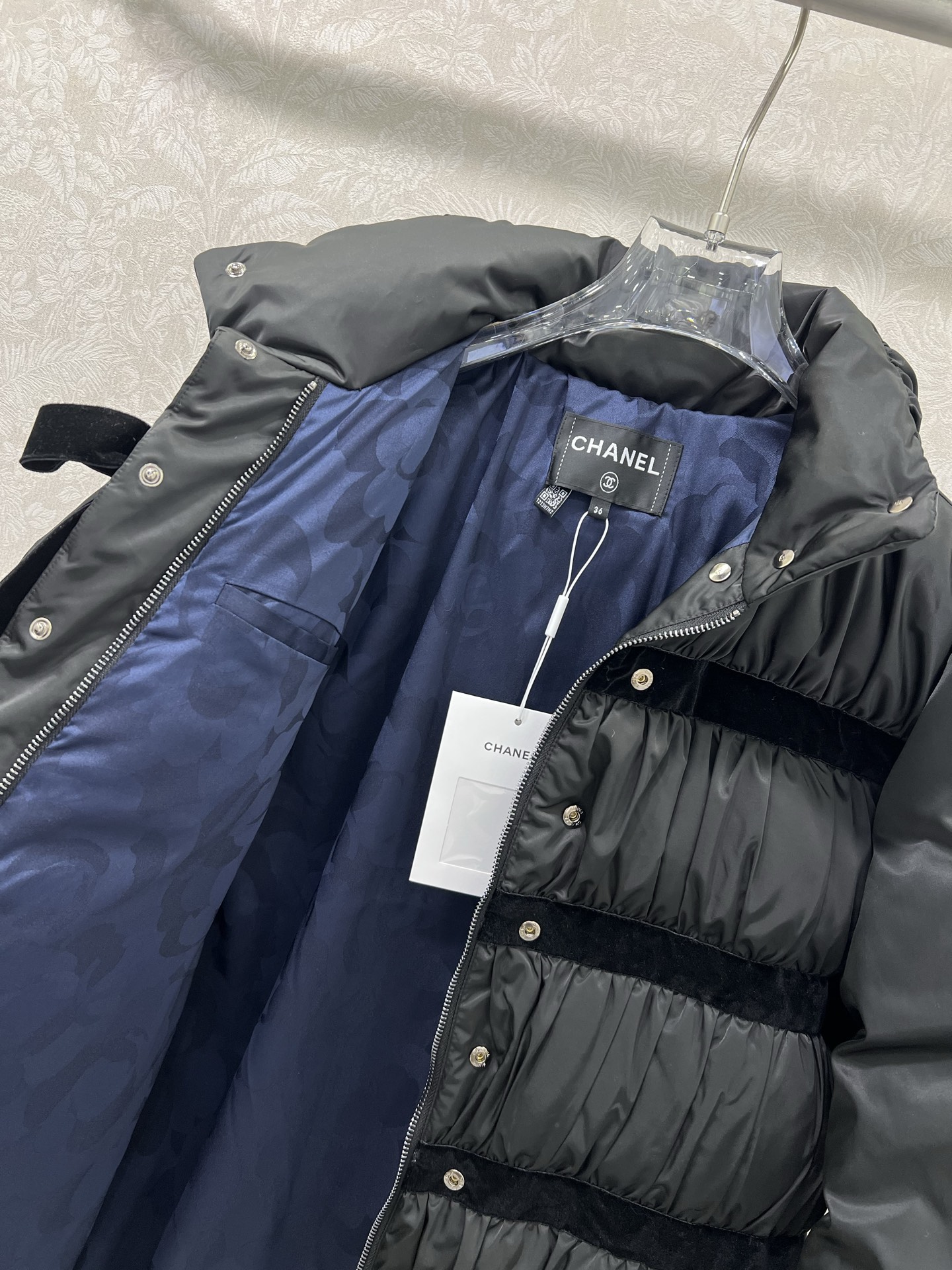 🔥🔥chan*l 25秋冬新款金智妮秀场同款蝴蝶结🎀羽绒 时髦中长款版型 长方格压纹➕丝绒蝴蝶结勾勒➕花