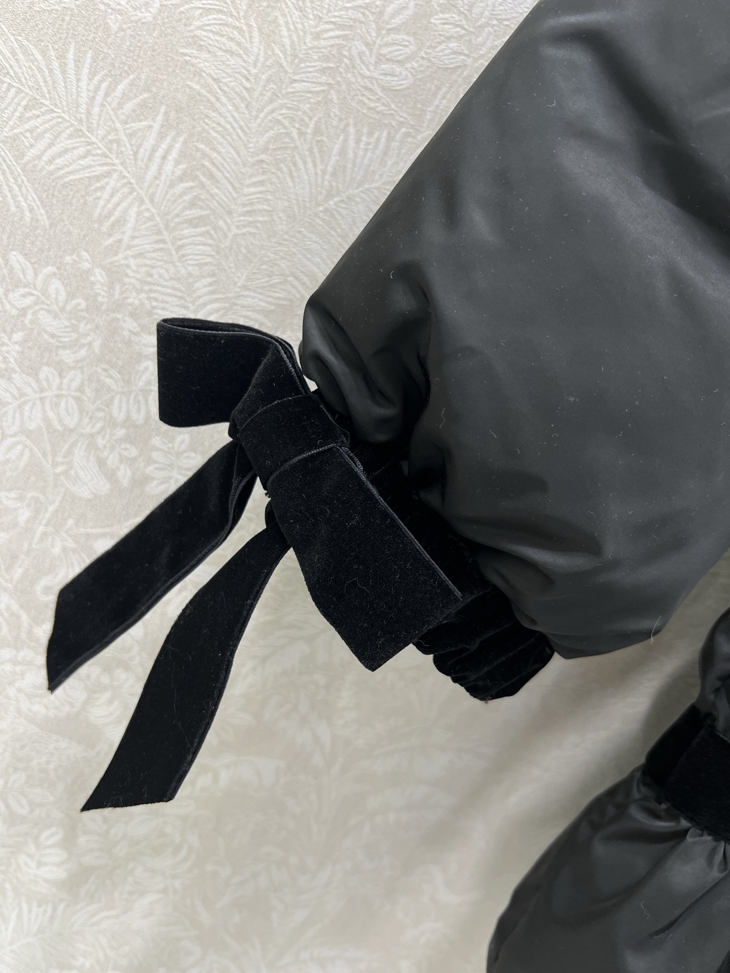 🔥🔥chan*l 25秋冬新款金智妮秀场同款蝴蝶结🎀羽绒 时髦中长款版型 长方格压纹➕丝绒蝴蝶结勾勒➕花