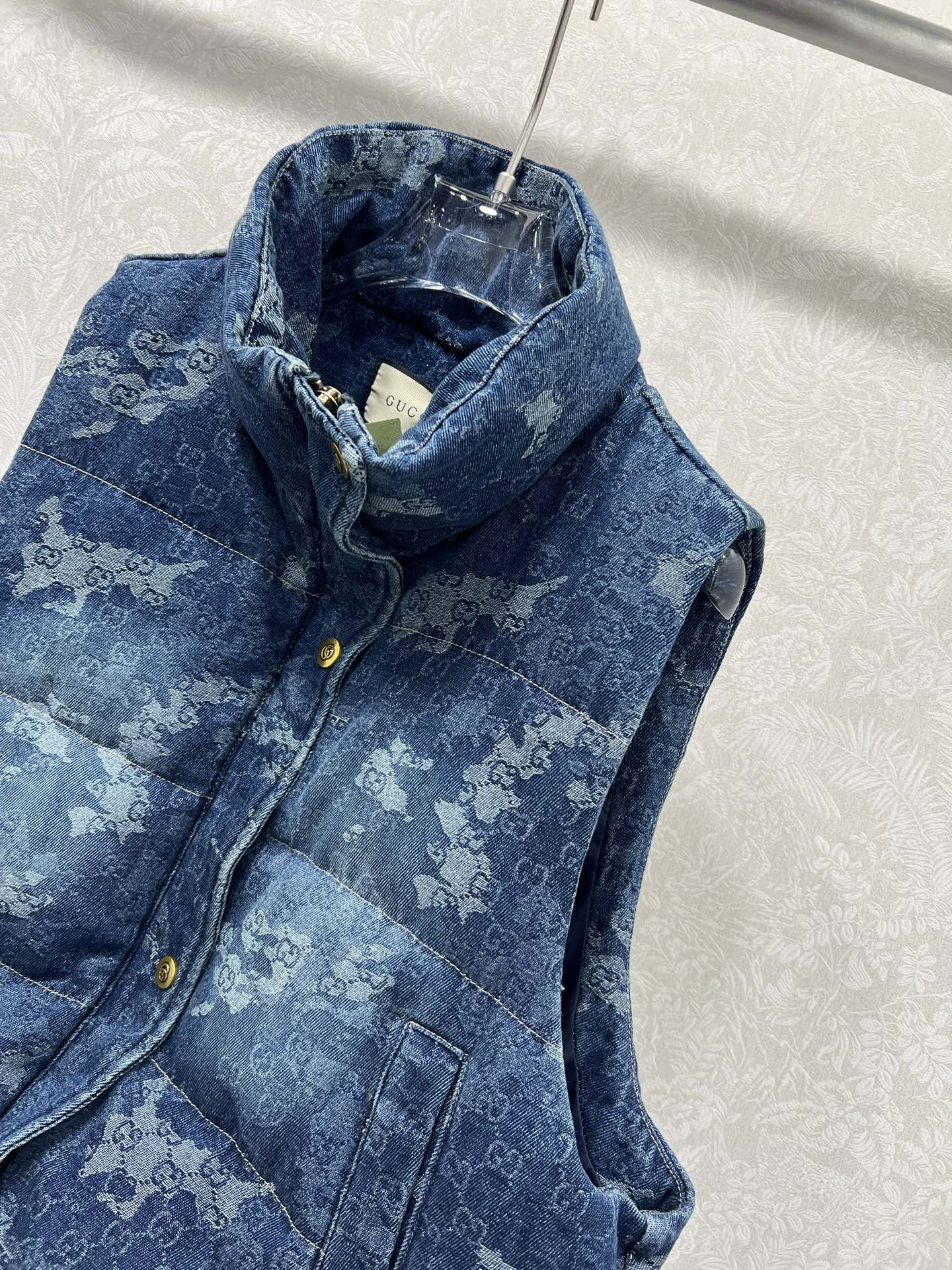 🔥🔥Gucc*25新款牛仔羽绒马甲 90白鸭绒 丹宁牛仔系列立领羽绒马甲 渐色晕染牛仔面料 定制五金 打