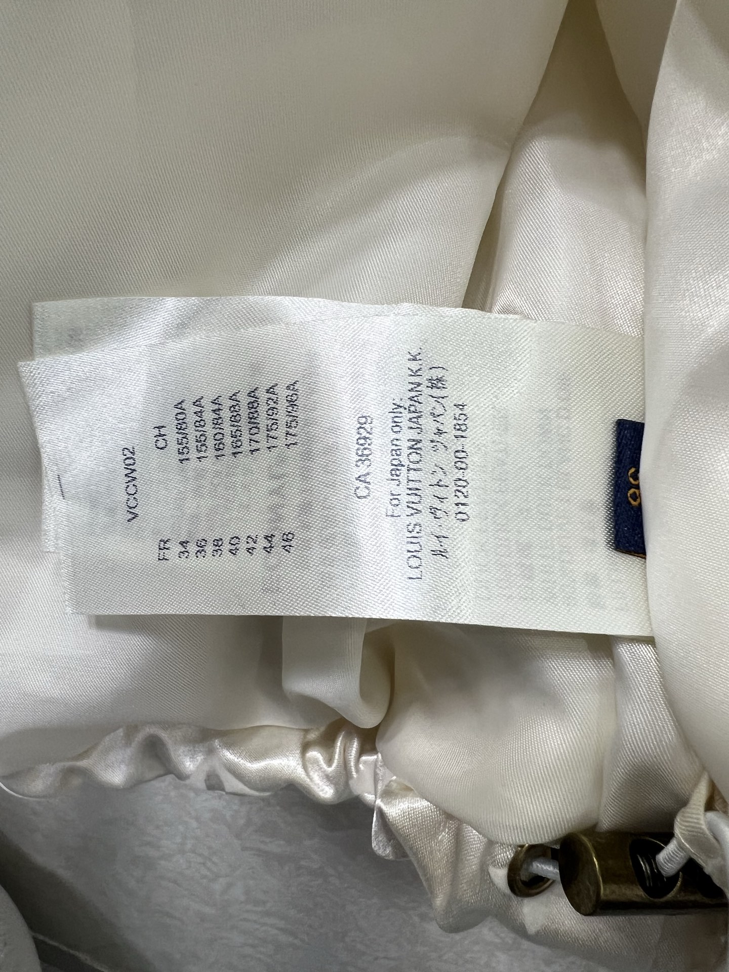 🔥🔥Louis Vuitto* 25秋冬新款连帽植绒绸缎羽绒外套 90白鸭绒 logo植绒满印时髦好看 