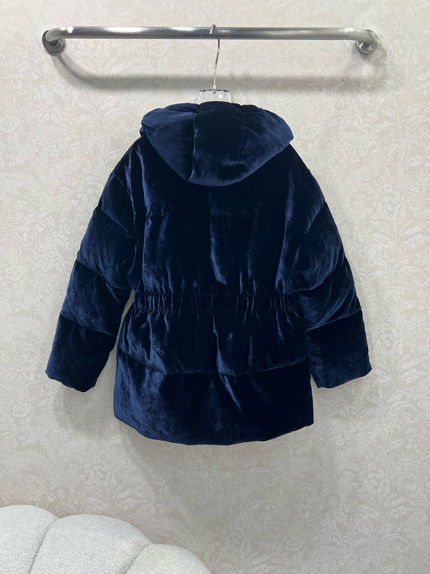 🔥🔥PRAD*25秋冬连帽收腰丝绒羽绒服 定制YB进口真丝丝绒材质 折射典雅光泽 是传统普通丝绒达不到的