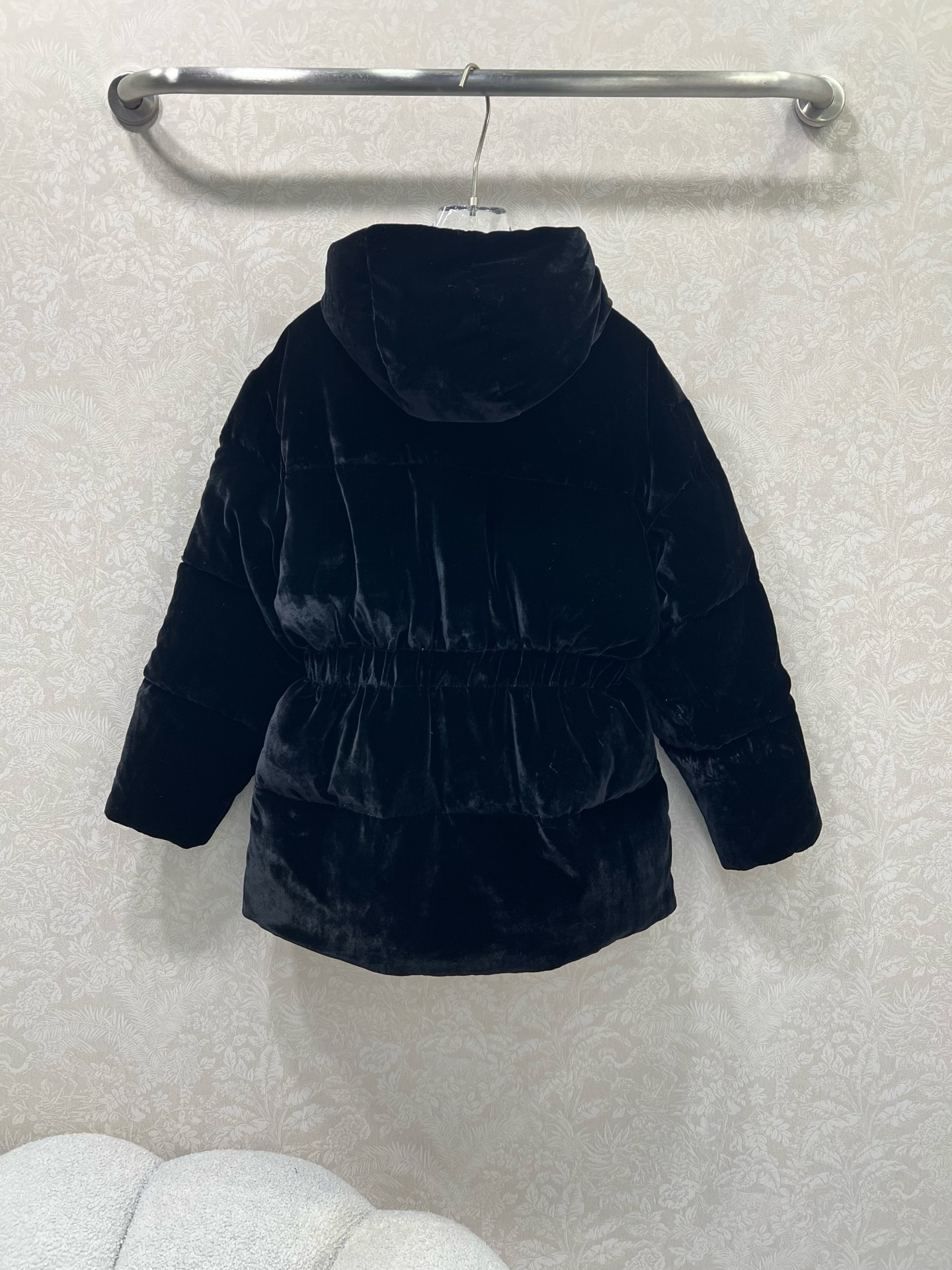 🔥🔥PRAD*25秋冬连帽收腰丝绒羽绒服 定制YB进口真丝丝绒材质 折射典雅光泽 是传统普通丝绒达不到的