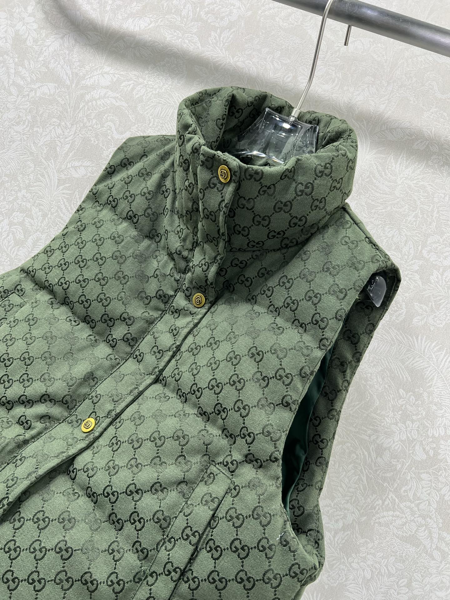 🔥🔥Gucc*25新款羽绒马甲 90白鸭绒 小g字母提花系列连帽撞色羽绒 满Logo印花 打造视觉层次感