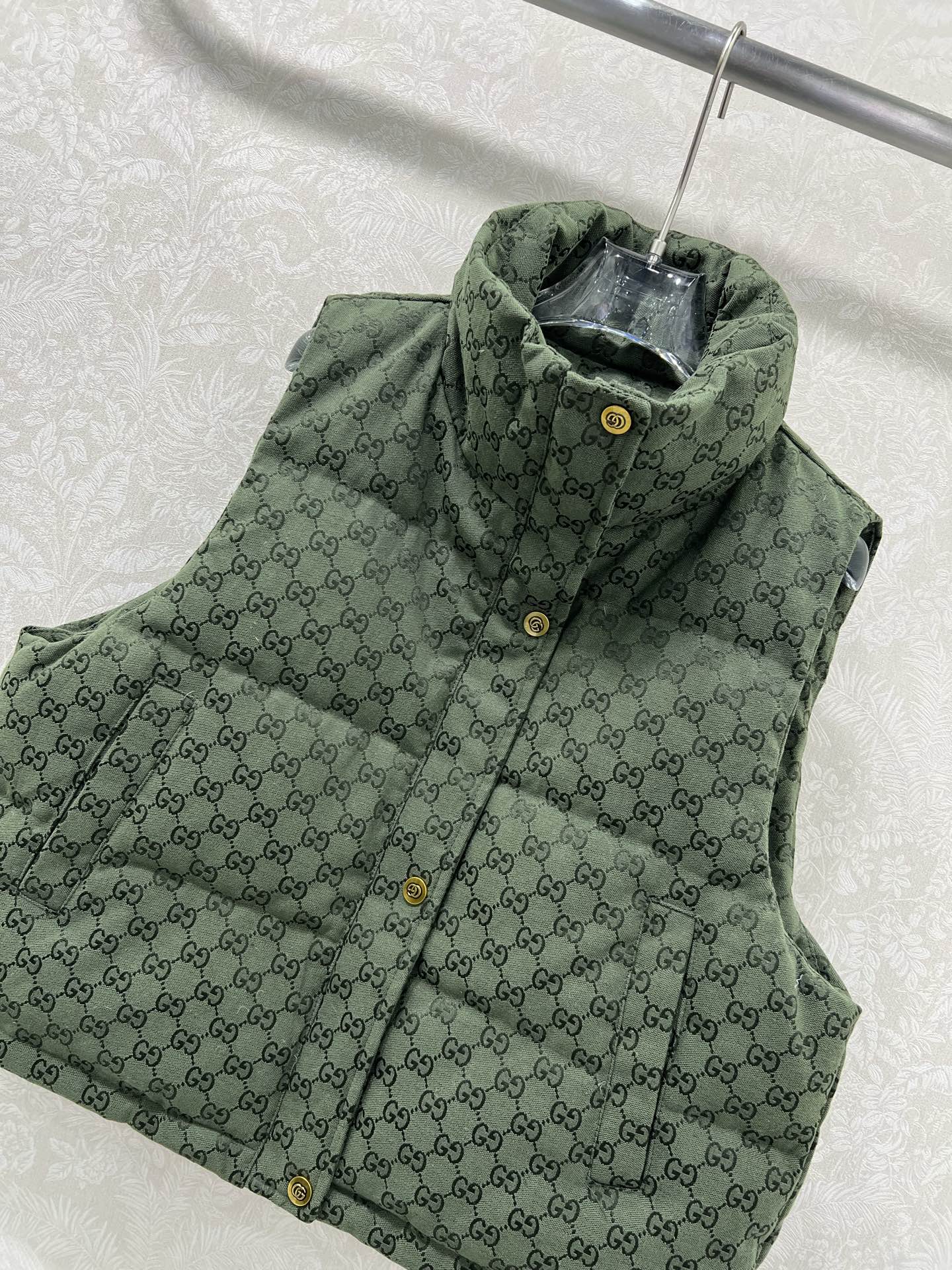 🔥🔥Gucc*25新款羽绒马甲 90白鸭绒 小g字母提花系列连帽撞色羽绒 满Logo印花 打造视觉层次感