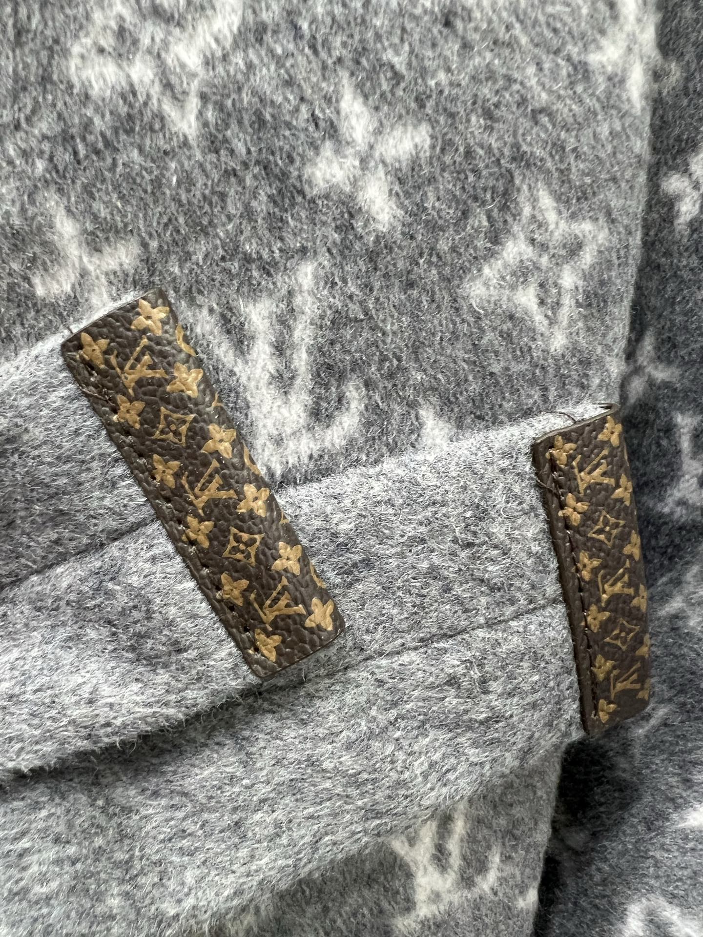 Louis Vuitton Wool Coat Short Double-Sided Monogram Jacquard - Elegant & Warm 7 i1761399642995 7353 0 6