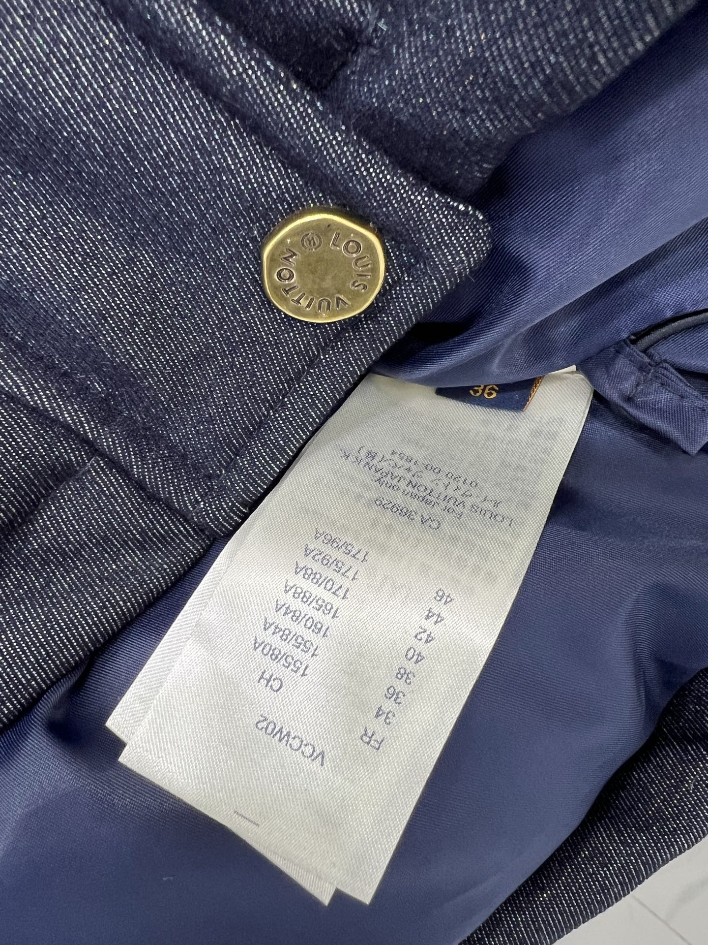 🔥🔥Louis Vuitt*n25新款羽绒服 90白鸭绒丹宁牛仔面料 可拆卸连帽设计 胸前后背Logo刺