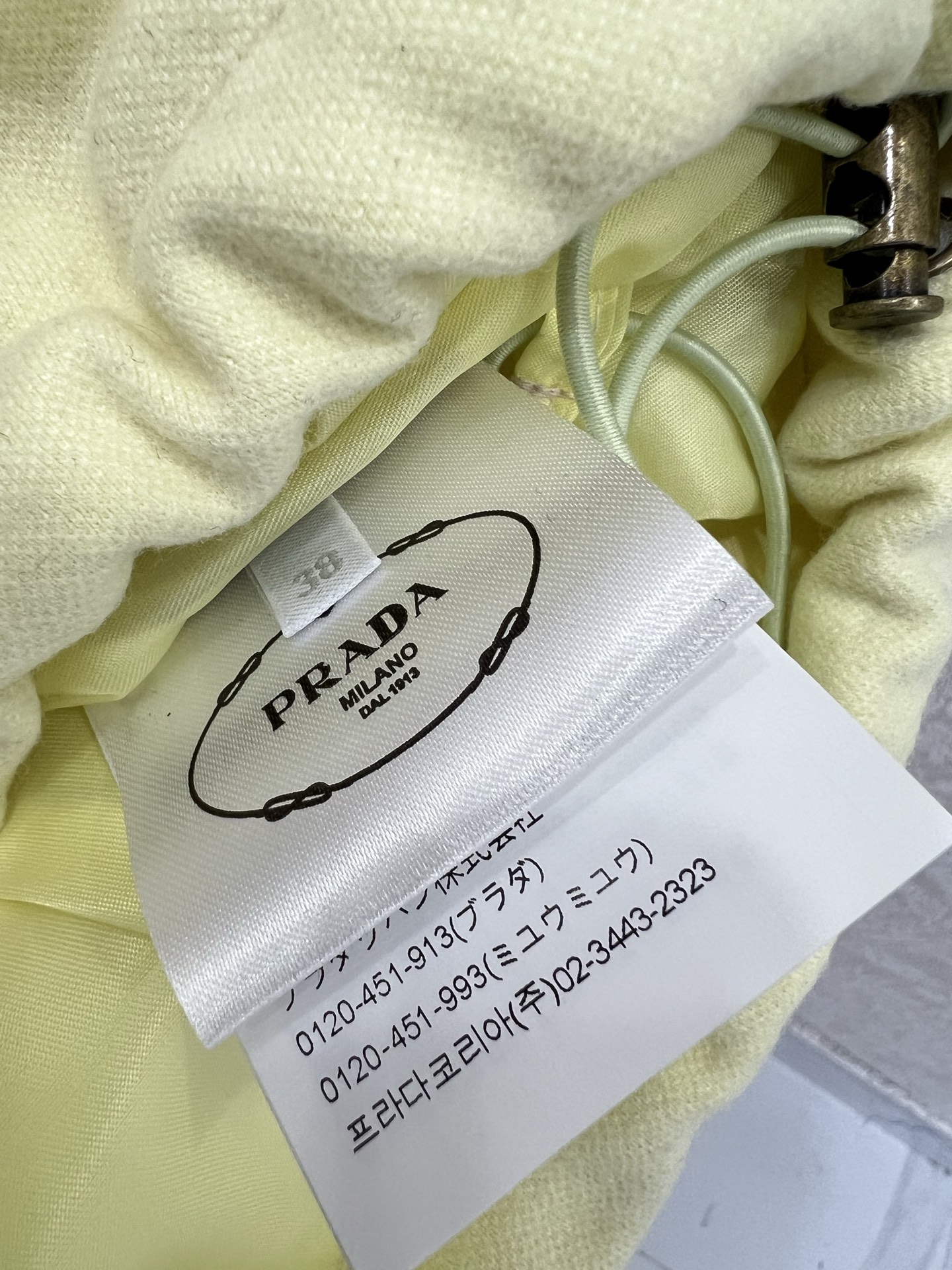 🔥🔥prad*25新款羽绒服 90白鸭绒 糖果色真的太活力俏皮啦 可拆卸连帽设计 胸前后背三角标装饰 定