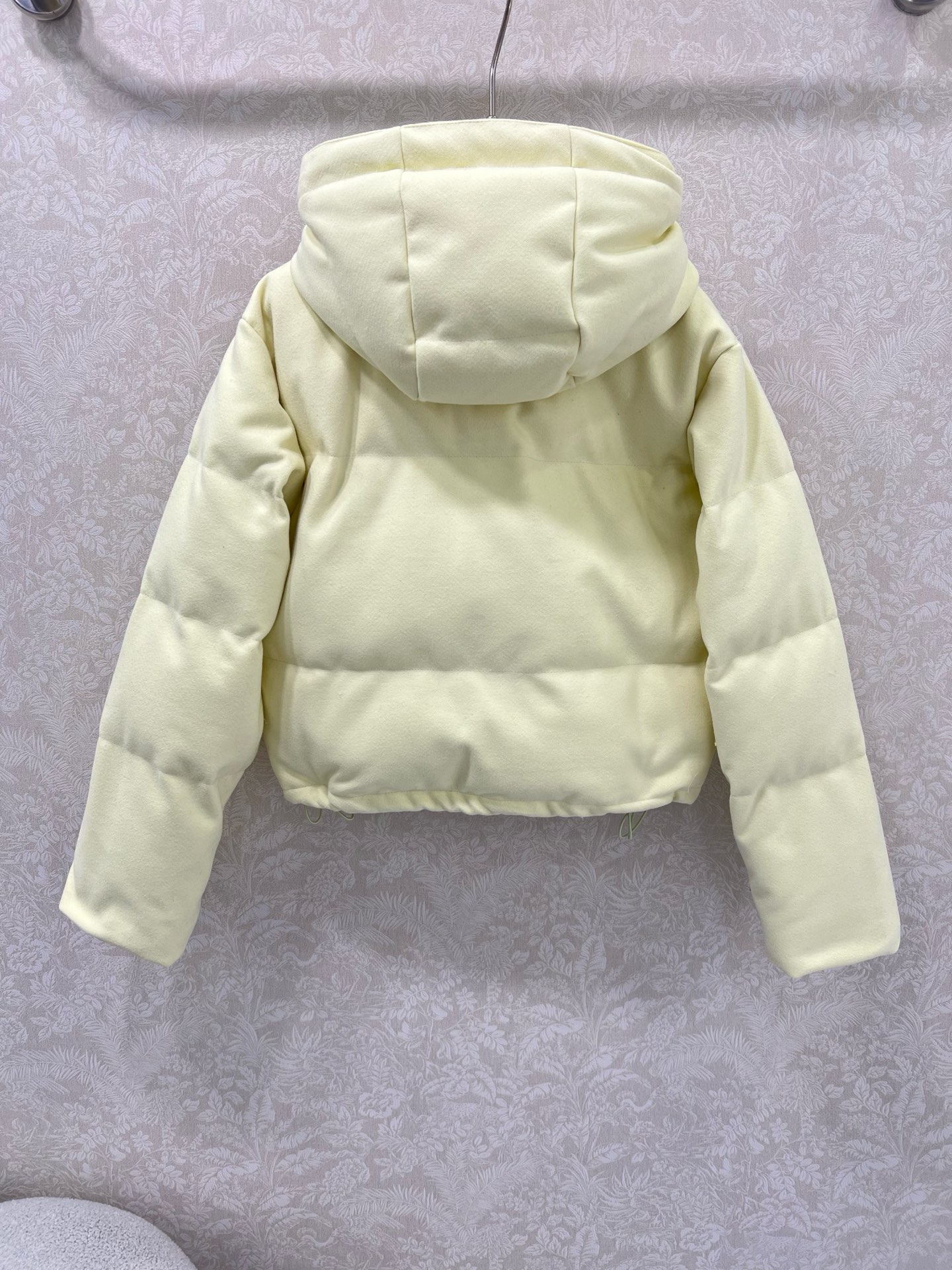 🔥🔥prad*25新款羽绒服 90白鸭绒 糖果色真的太活力俏皮啦 可拆卸连帽设计 胸前后背三角标装饰 定