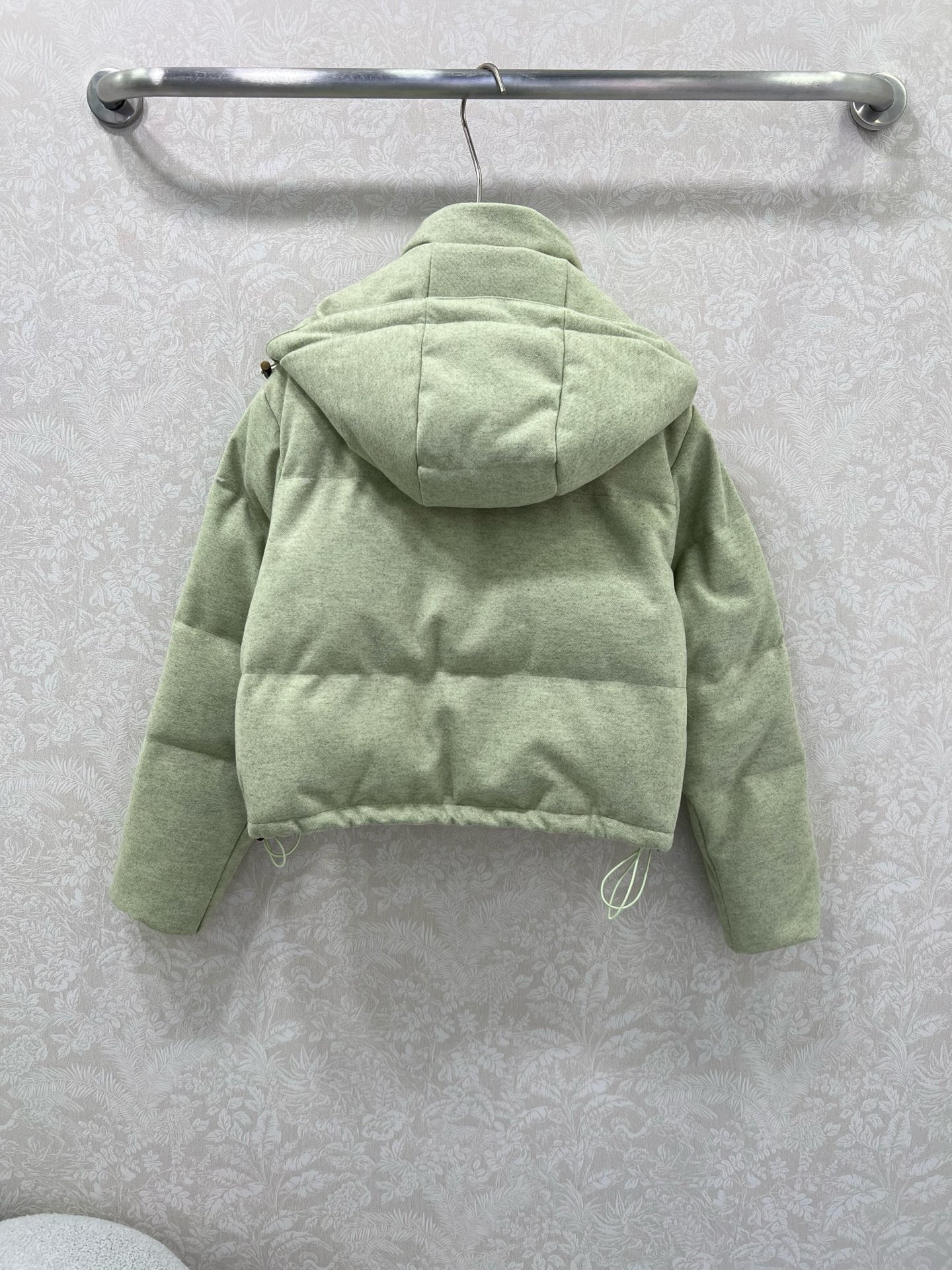 🔥🔥prad*25新款羽绒服 90白鸭绒 糖果色真的太活力俏皮啦 可拆卸连帽设计 胸前后背三角标装饰 定