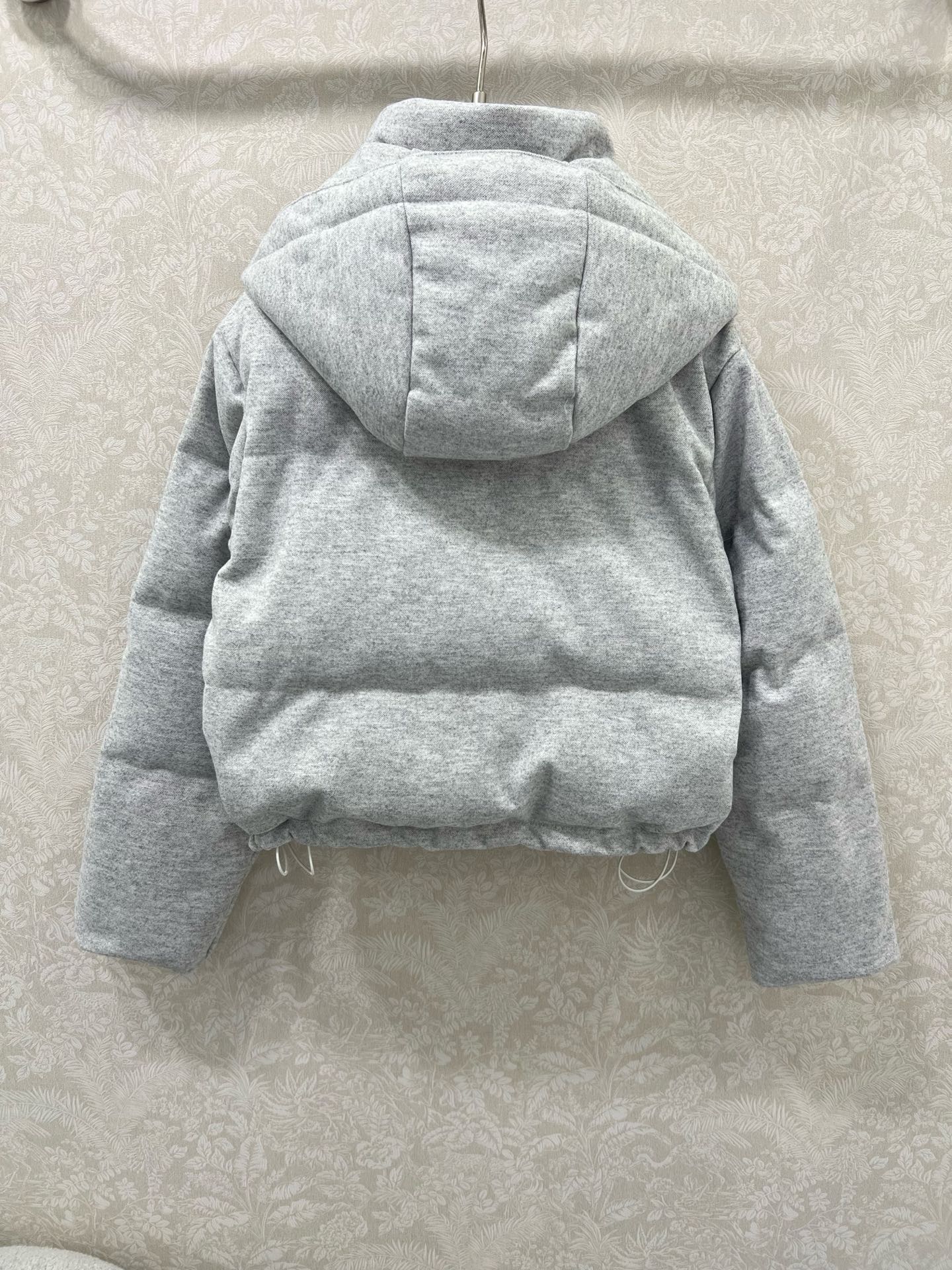 🔥🔥prad*25新款羽绒服 90白鸭绒 糖果色真的太活力俏皮啦 可拆卸连帽设计 胸前后背三角标装饰 定