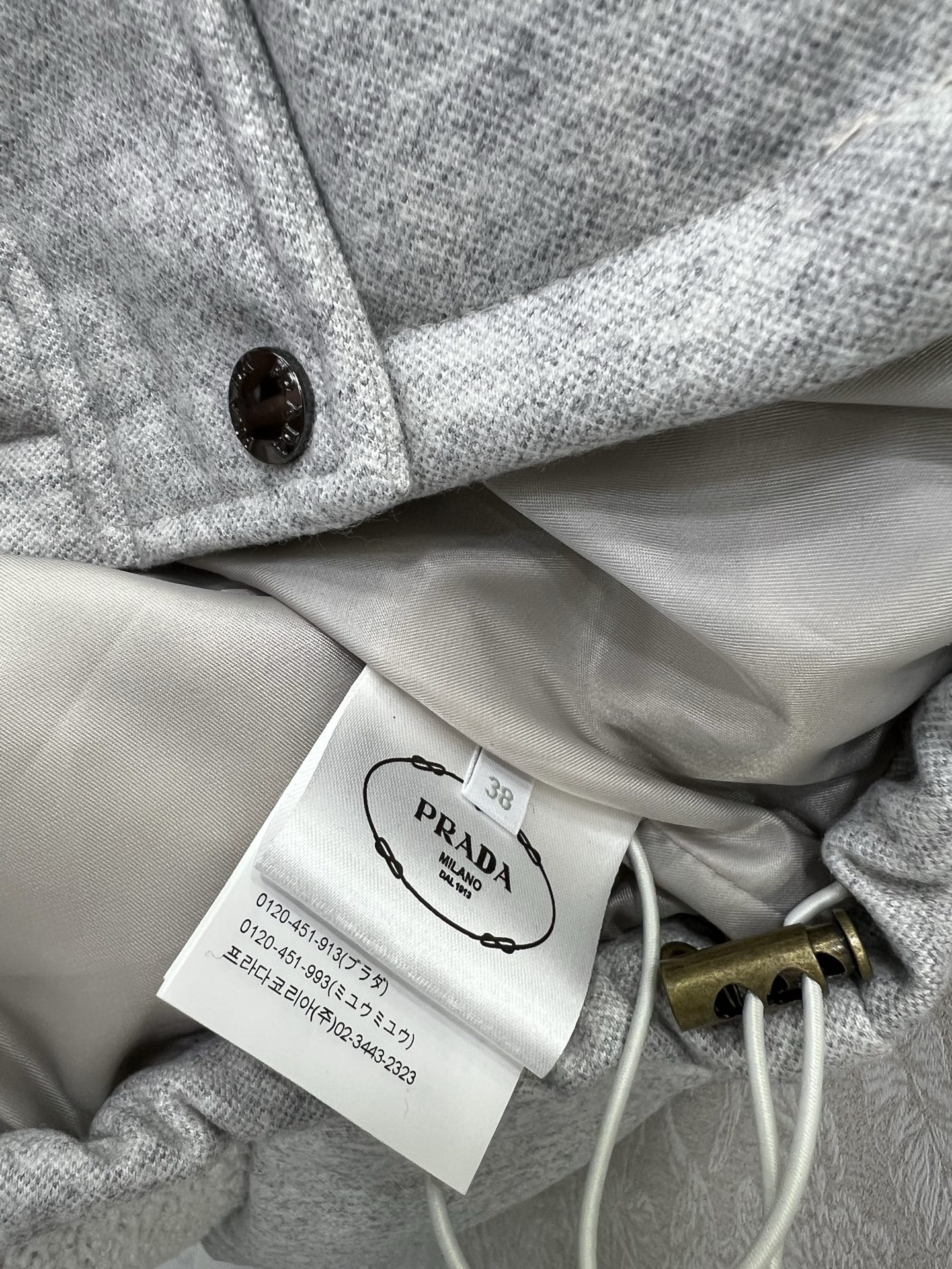 🔥🔥prad*25新款羽绒服 90白鸭绒 糖果色真的太活力俏皮啦 可拆卸连帽设计 胸前后背三角标装饰 定