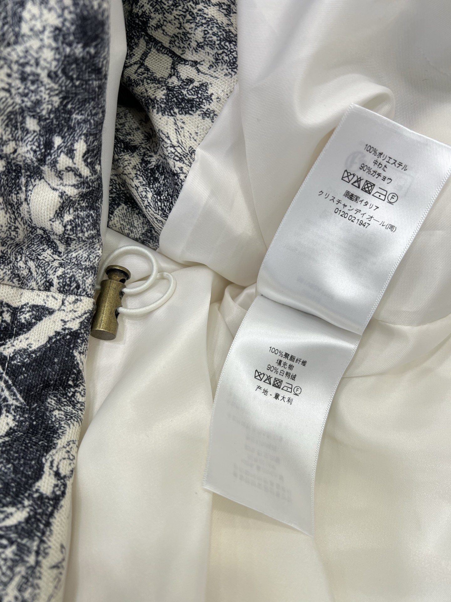 🔥🔥dio*25新款羽绒服 90白鸭绒 经典丛林动物老虎🐅图案 可拆卸连帽设计 定制五金 打造视觉层次感