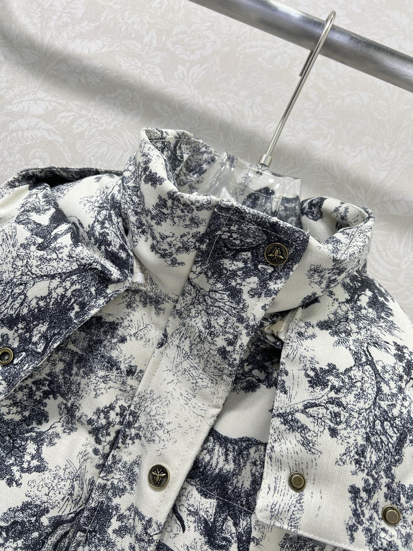 🔥🔥dio*25新款羽绒服 90白鸭绒 经典丛林动物老虎🐅图案 可拆卸连帽设计 定制五金 打造视觉层次感