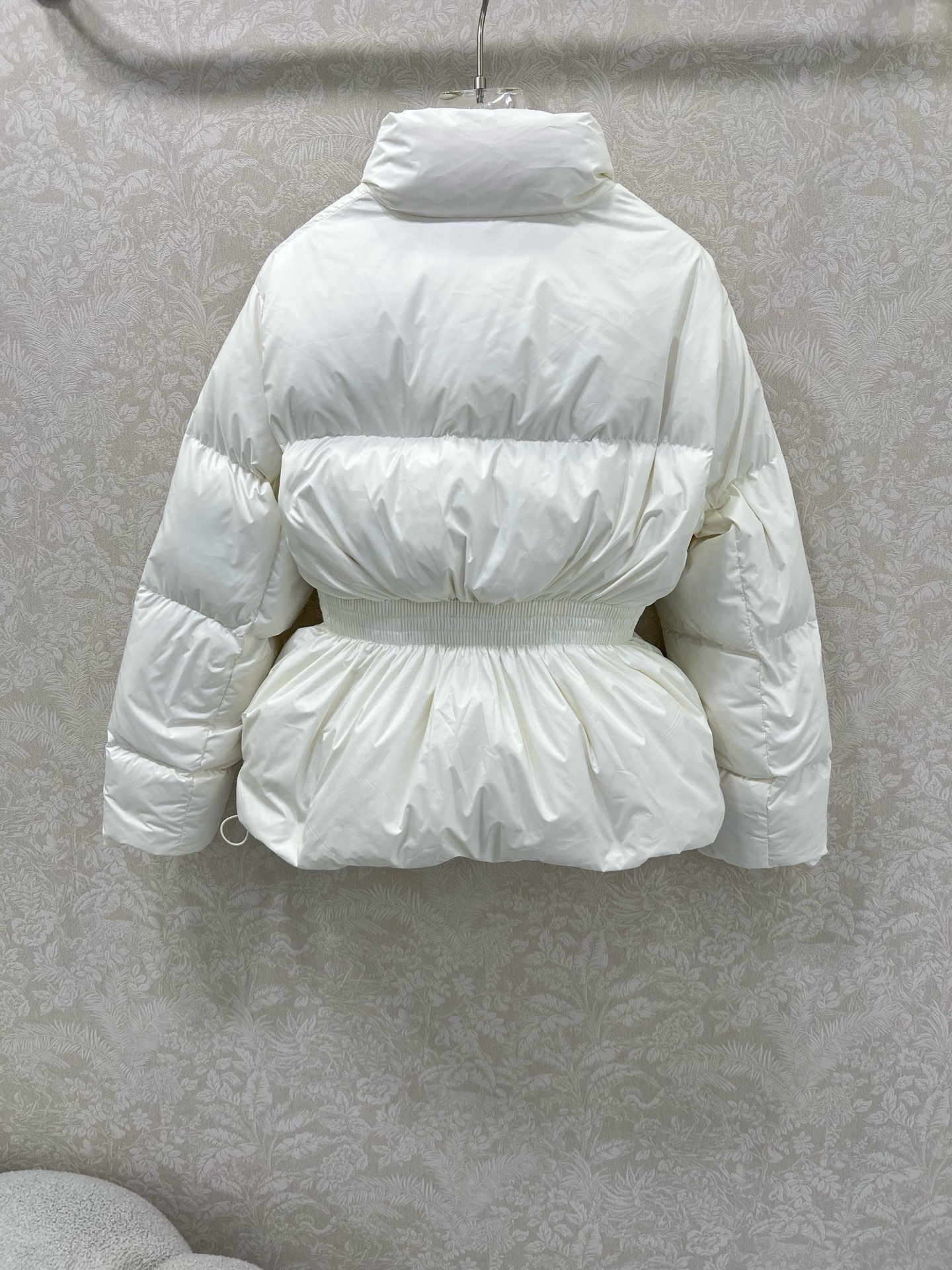 🔥🔥prad*25新款立领皮带束腰羽绒外套 不挑个子的中长款立体剪裁 搭扣松紧收腰版型 上身时髦又帅气 