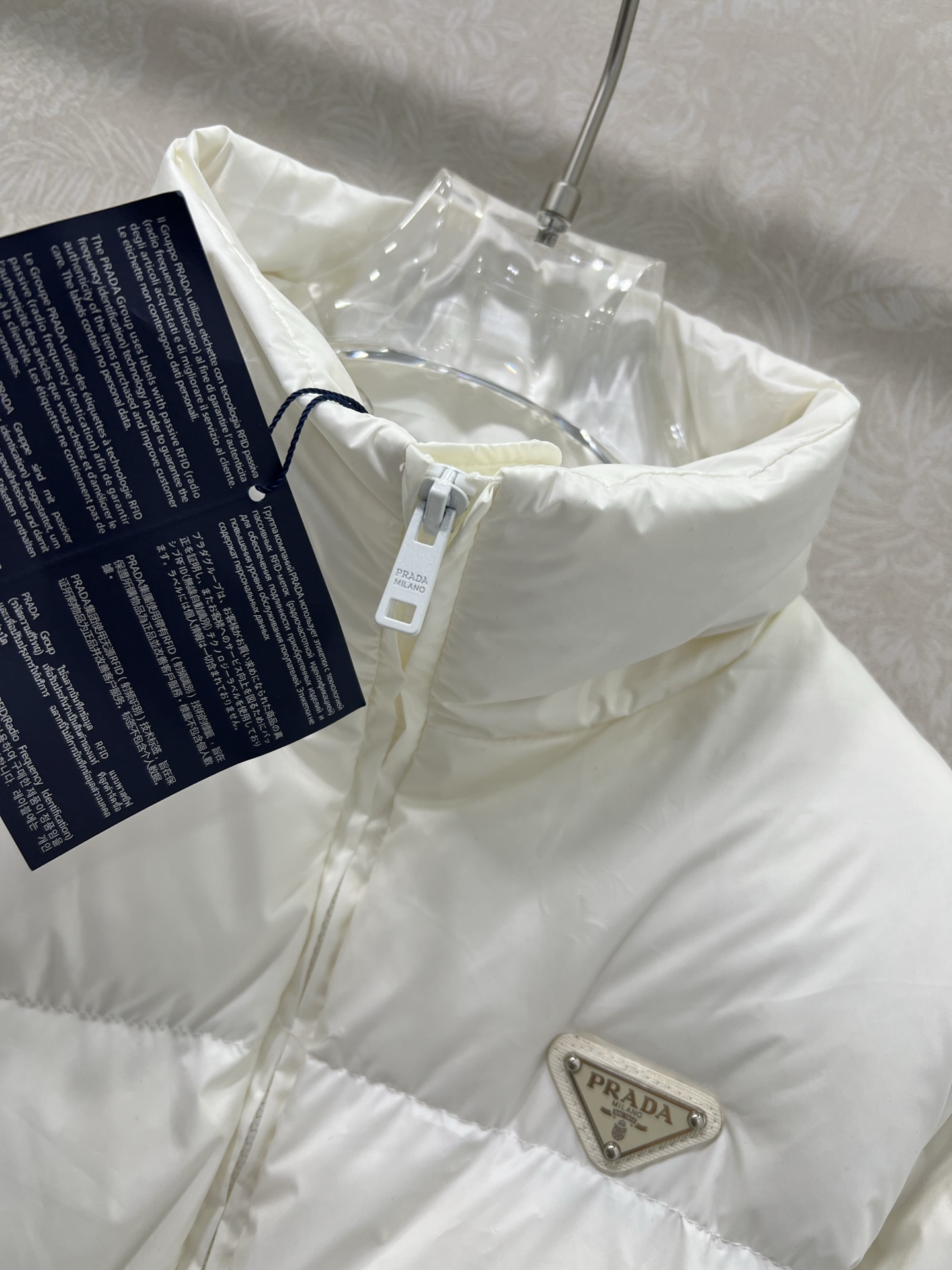 🔥🔥prad*25新款立领皮带束腰羽绒外套 不挑个子的中长款立体剪裁 搭扣松紧收腰版型 上身时髦又帅气 