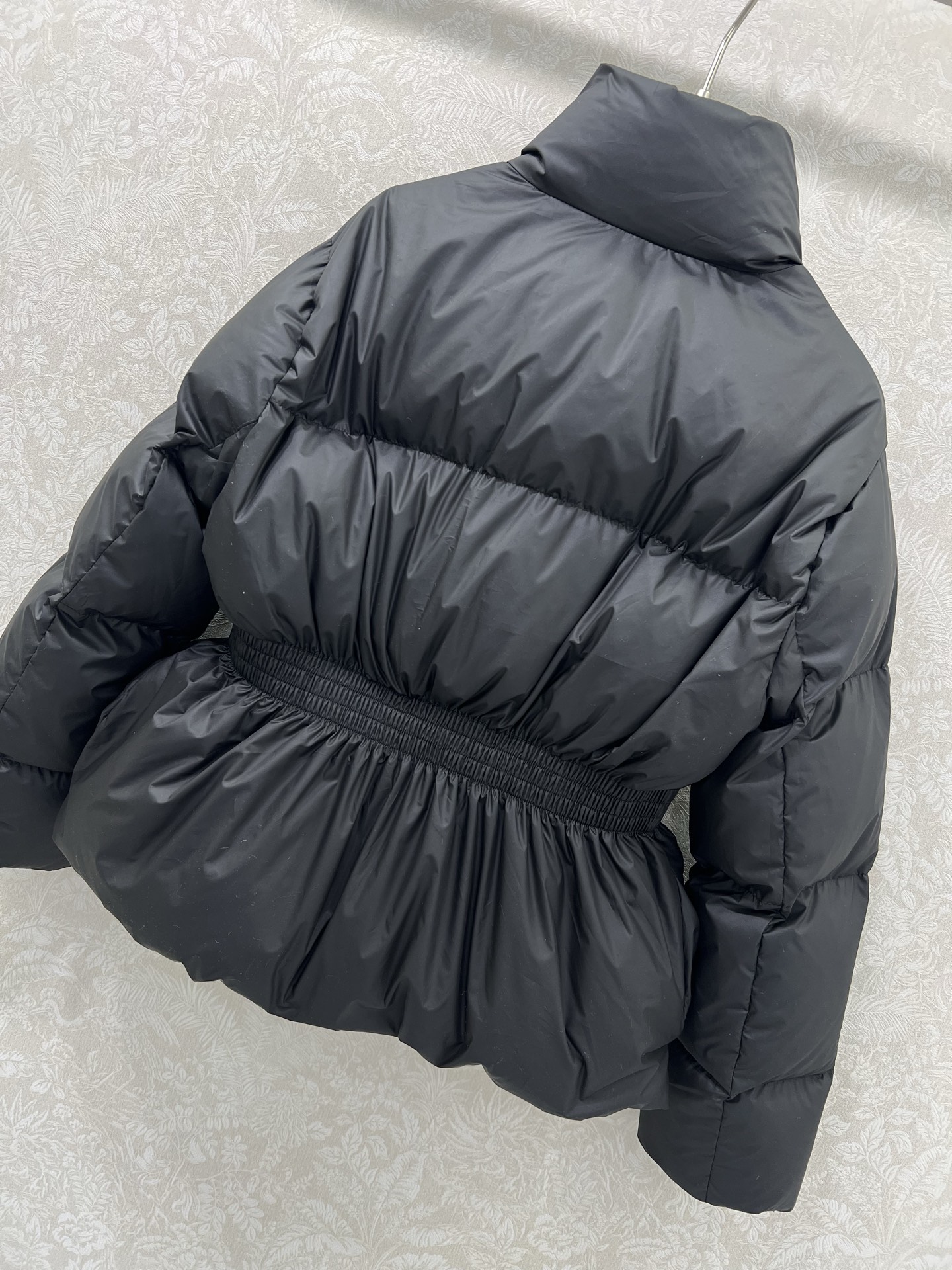 🔥🔥prad*25新款立领皮带束腰羽绒外套 不挑个子的中长款立体剪裁 搭扣松紧收腰版型 上身时髦又帅气 