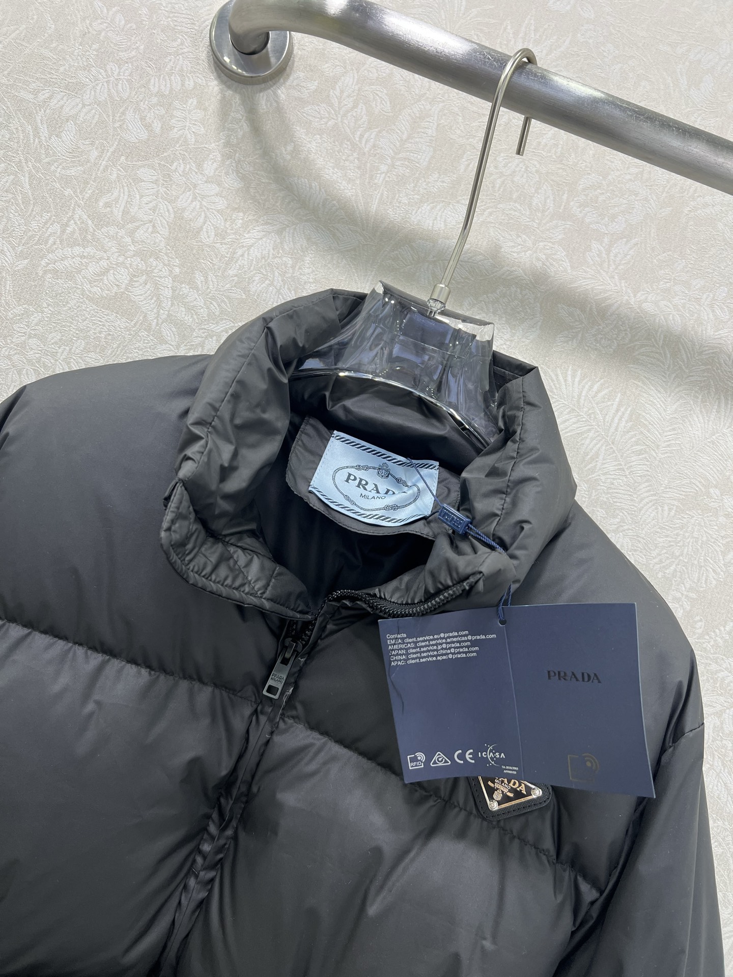 🔥🔥prad*25新款立领皮带束腰羽绒外套 不挑个子的中长款立体剪裁 搭扣松紧收腰版型 上身时髦又帅气 