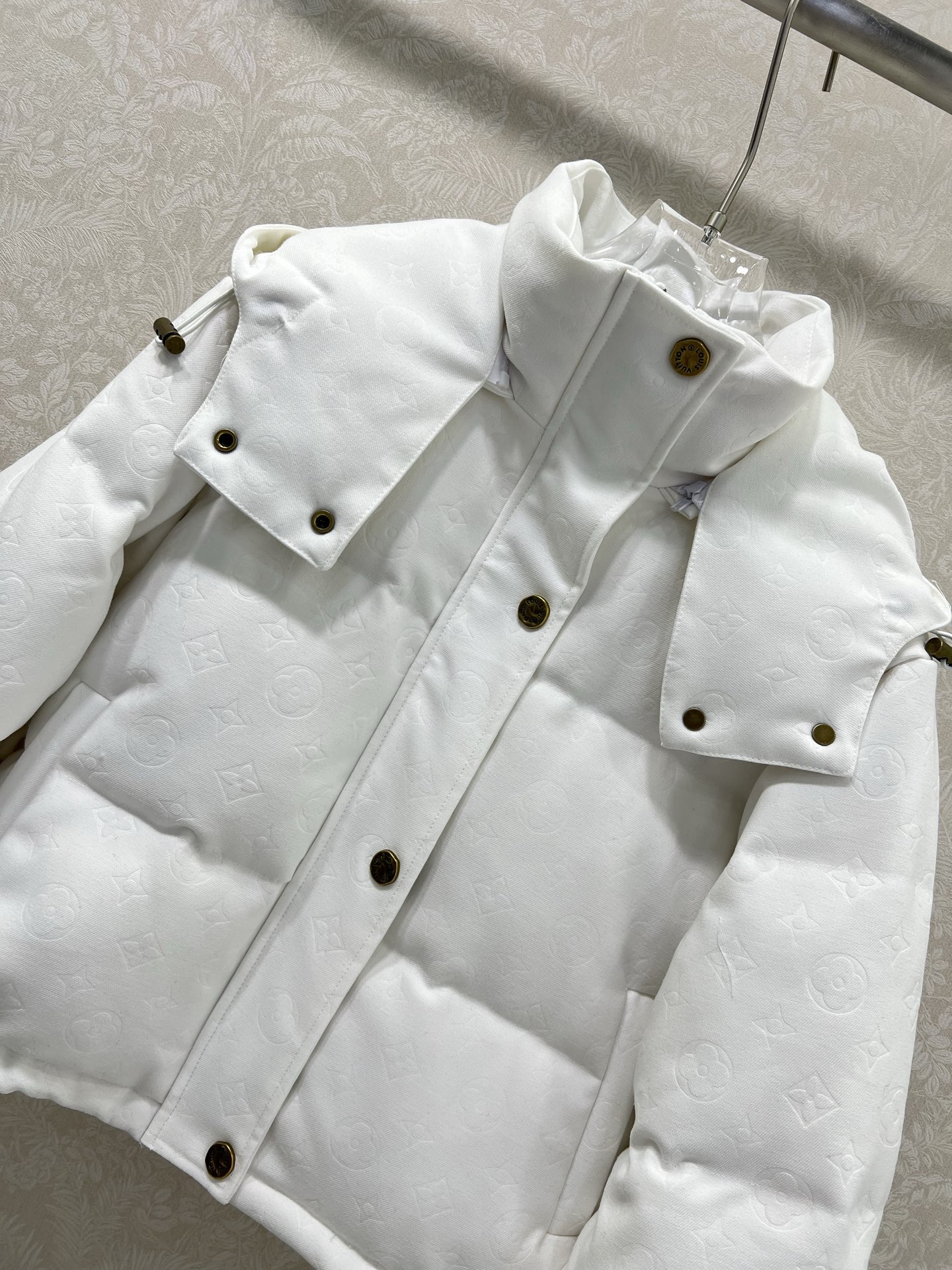 🔥🔥Louis Vuitt*n25新款羽绒服 90白鸭绒暗纹提花面料 可拆卸连帽设计 整件老花打造视觉层