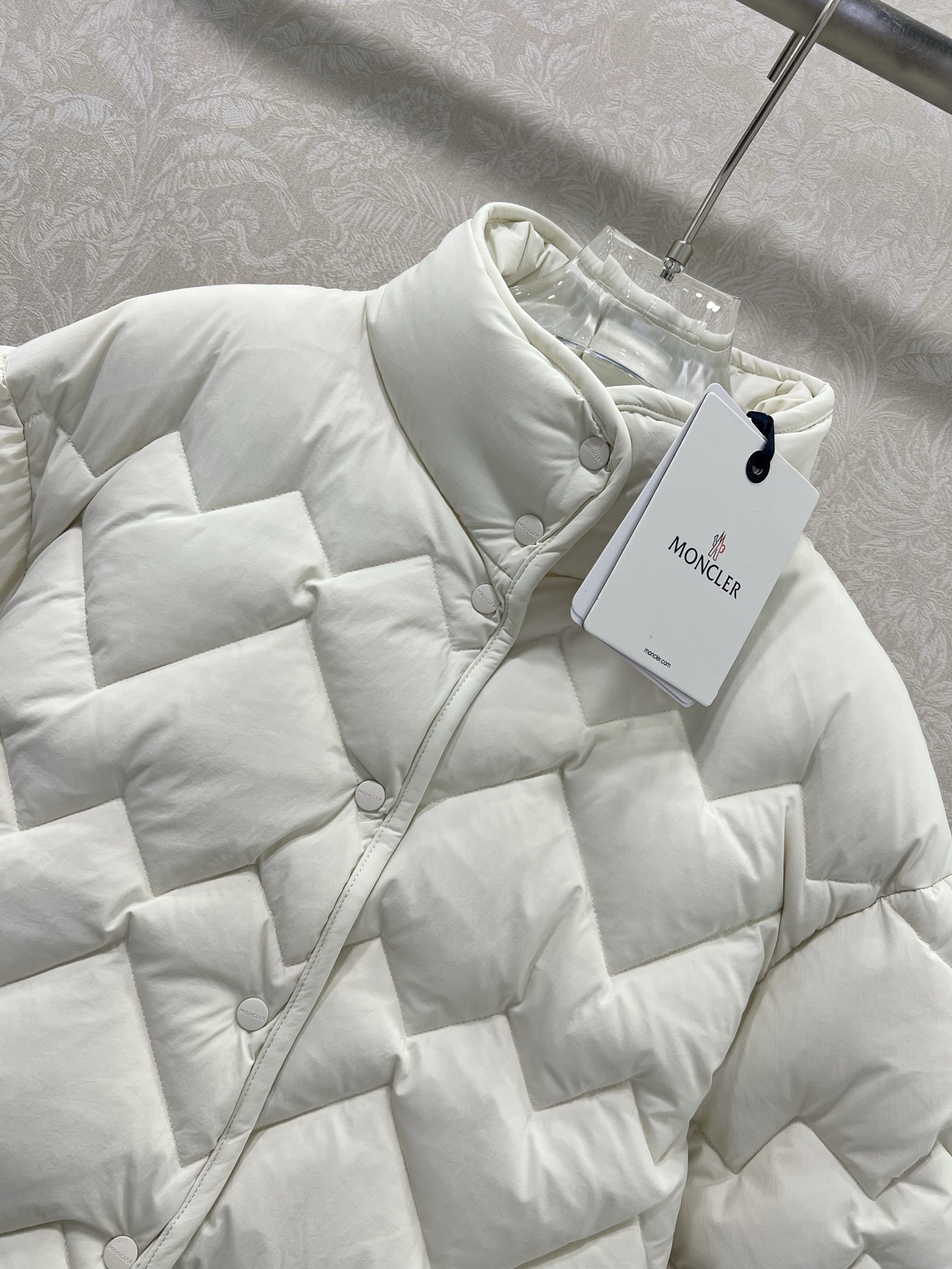 🔥🔥Moncl*r 25FW秋冬新款 三角波纹立领羽绒服外套 Senevee格纹设计爱心短款羽绒服，经典