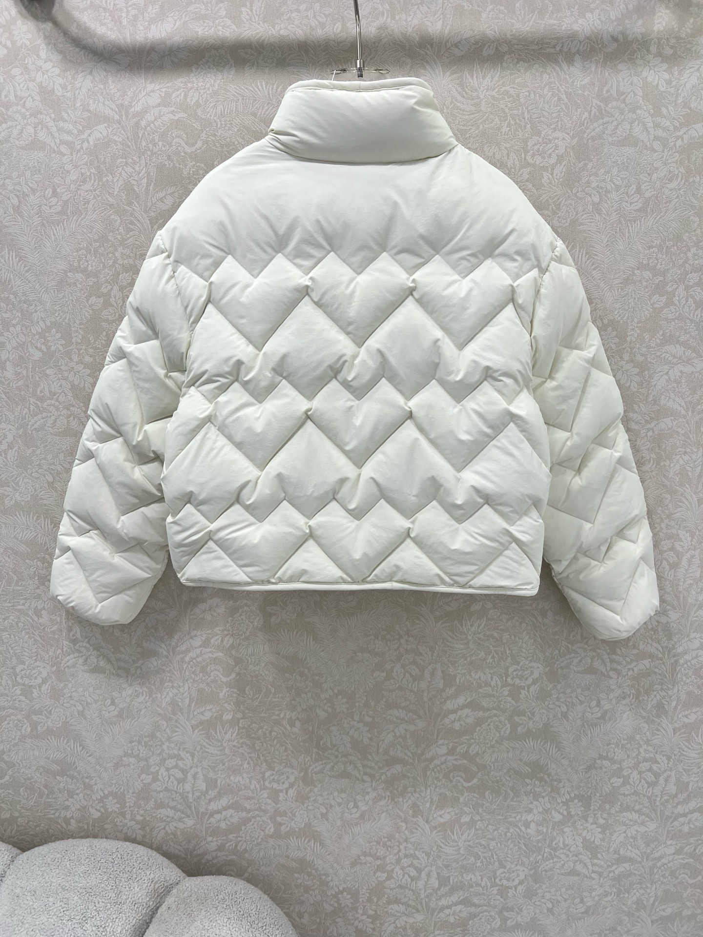 🔥🔥Moncl*r 25FW秋冬新款 三角波纹立领羽绒服外套 Senevee格纹设计爱心短款羽绒服，经典