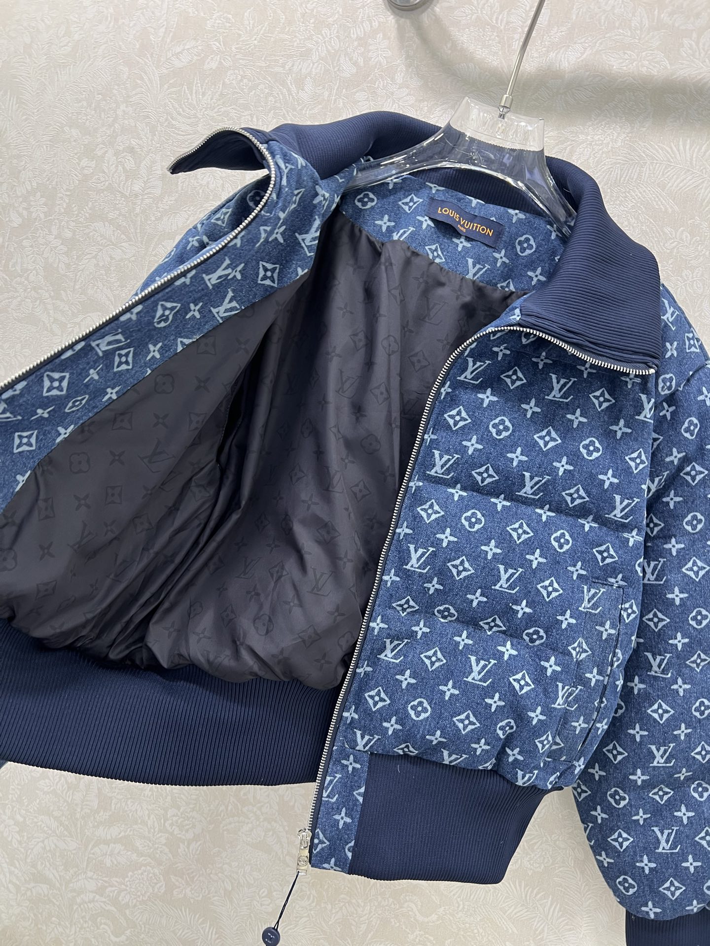 🔥🔥Louis vuitto*25新款螺纹领牛仔丹宁羽绒外套 90白鸭绒 领口袖口下摆均以螺纹针织包边设