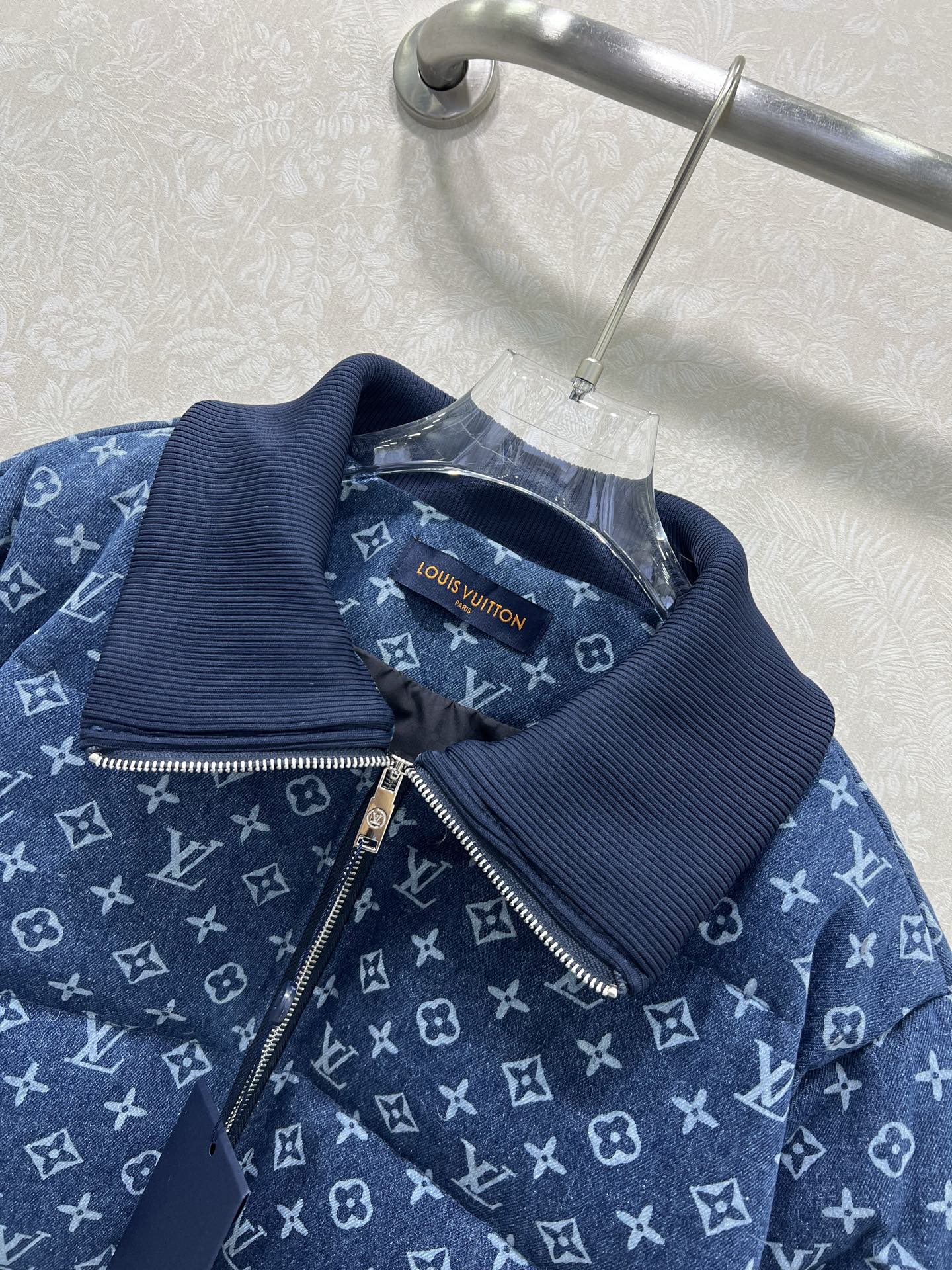 🔥🔥Louis vuitto*25新款螺纹领牛仔丹宁羽绒外套 90白鸭绒 领口袖口下摆均以螺纹针织包边设