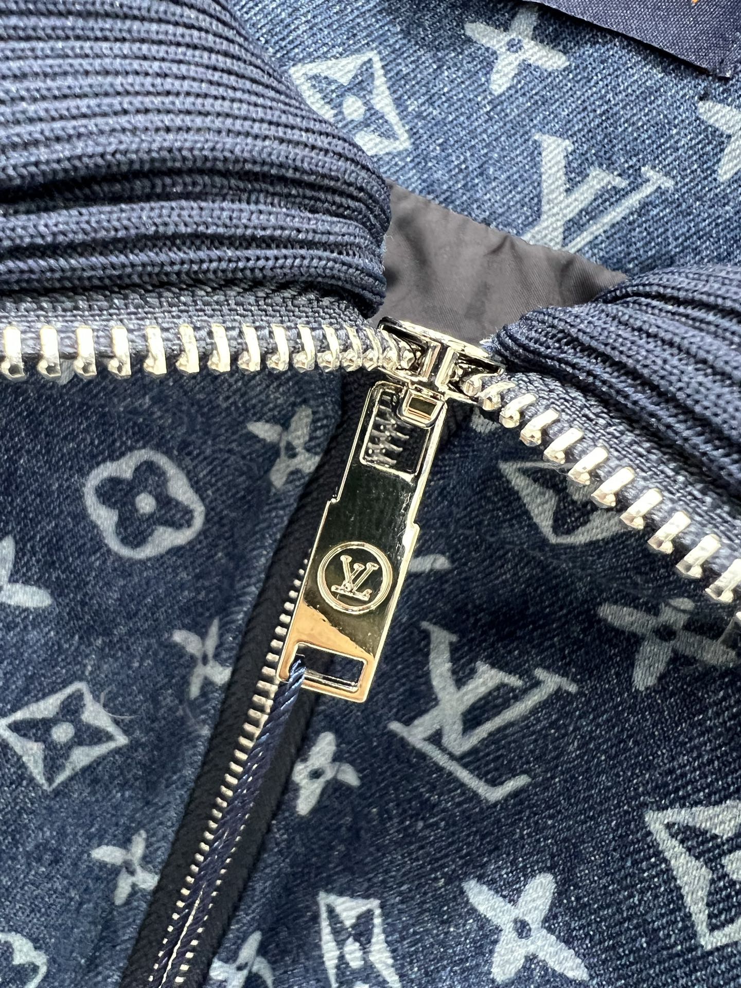 🔥🔥Louis vuitto*25新款螺纹领牛仔丹宁羽绒外套 90白鸭绒 领口袖口下摆均以螺纹针织包边设