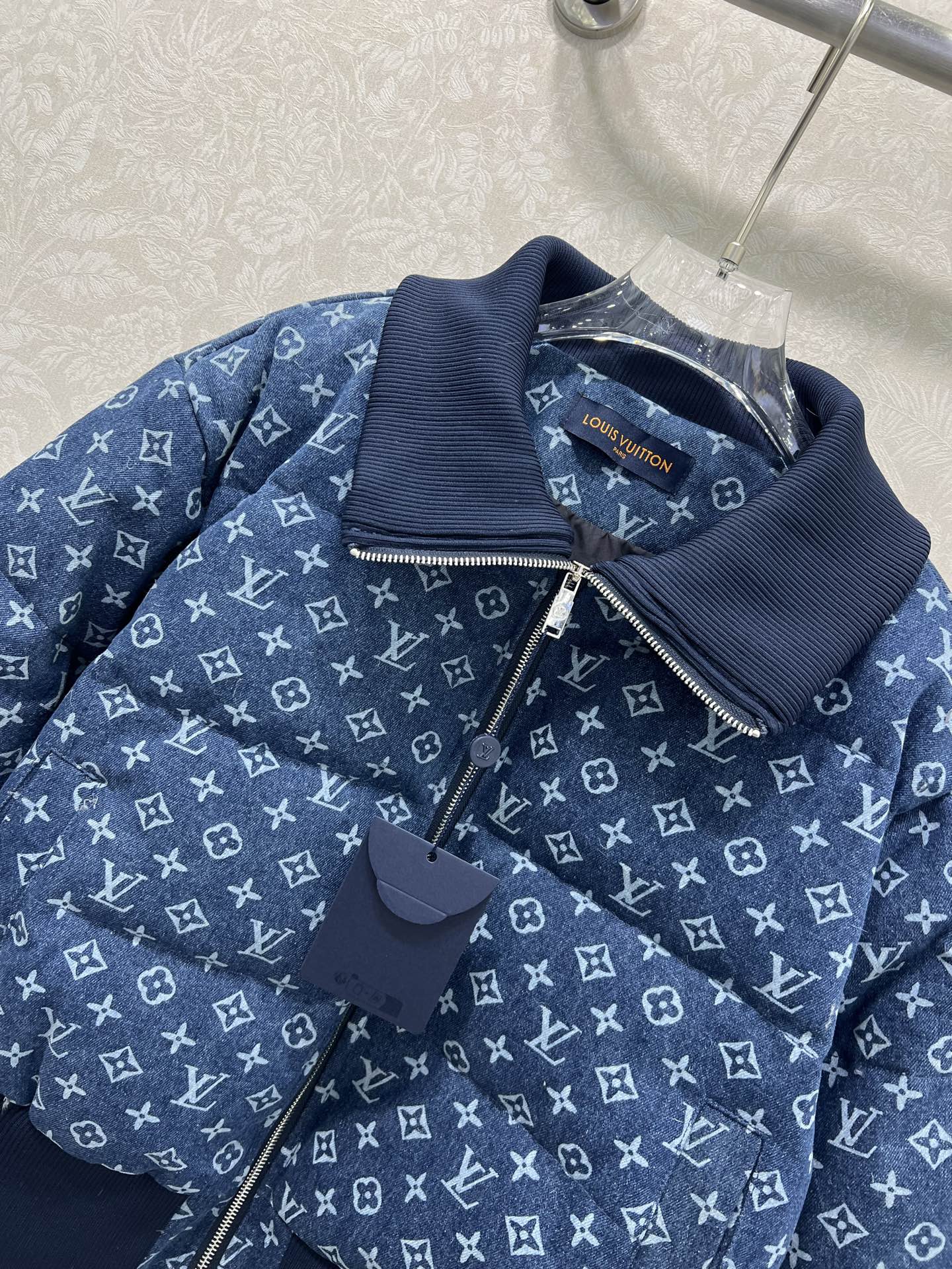 🔥🔥Louis vuitto*25新款螺纹领牛仔丹宁羽绒外套 90白鸭绒 领口袖口下摆均以螺纹针织包边设