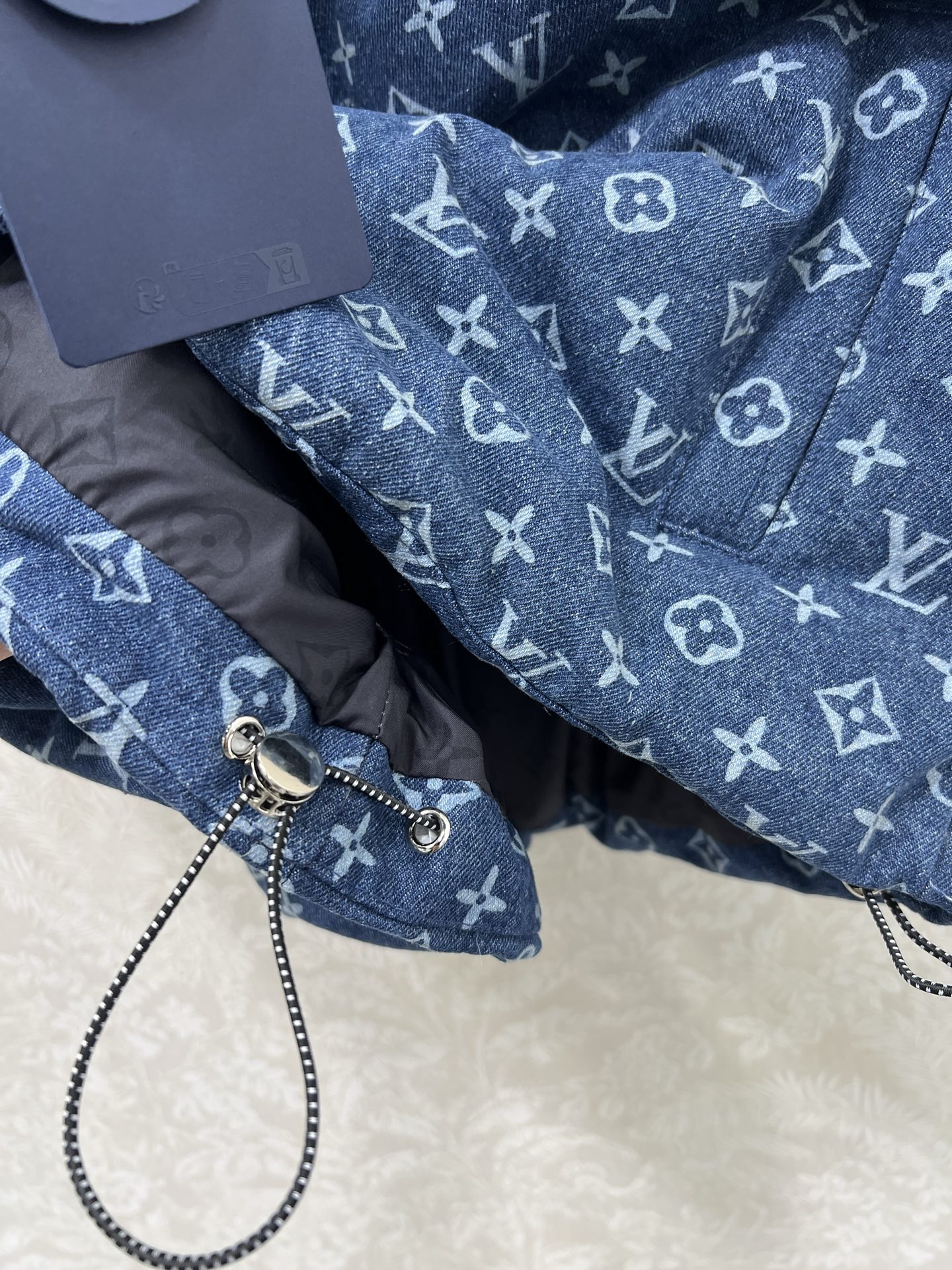 🔥🔥Louis vuitto*25新款牛仔丹宁羽绒马甲 90白鸭绒 立领定制五金扣头 通体牛仔深蓝搭配字